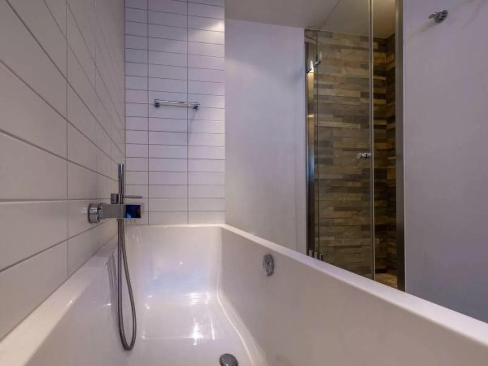 Above the Clouds - spacious chalet with great view - Binnen