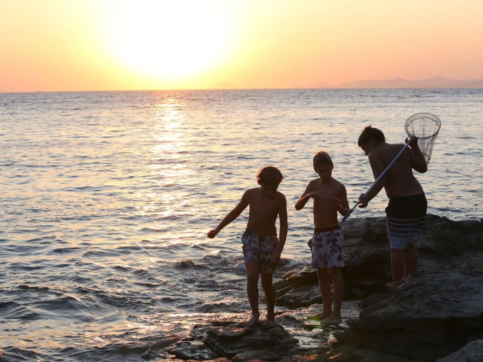 Haus in Kea mit Parkplatz im Freien und Blick auf den Sonnenuntergang - Image-tags.info