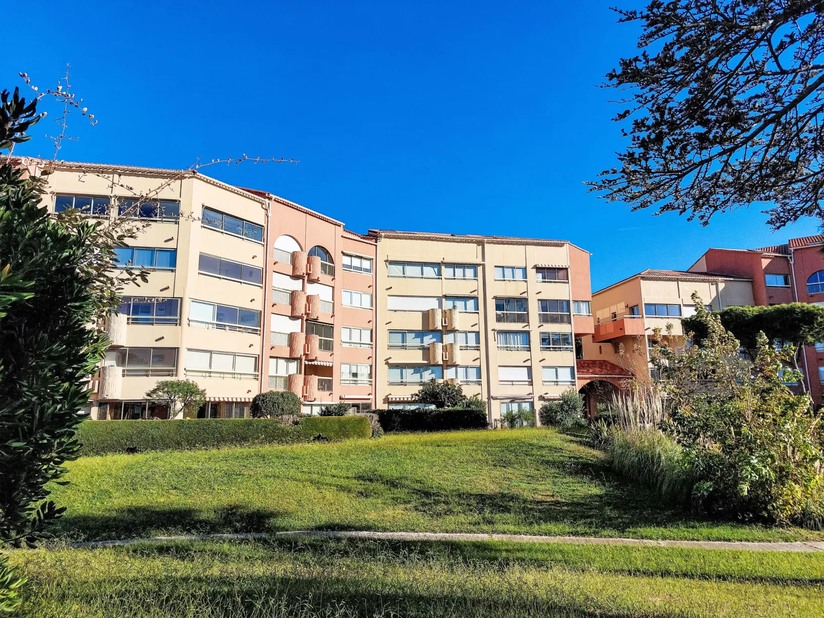 Les Marines d'Aryana - Buiten