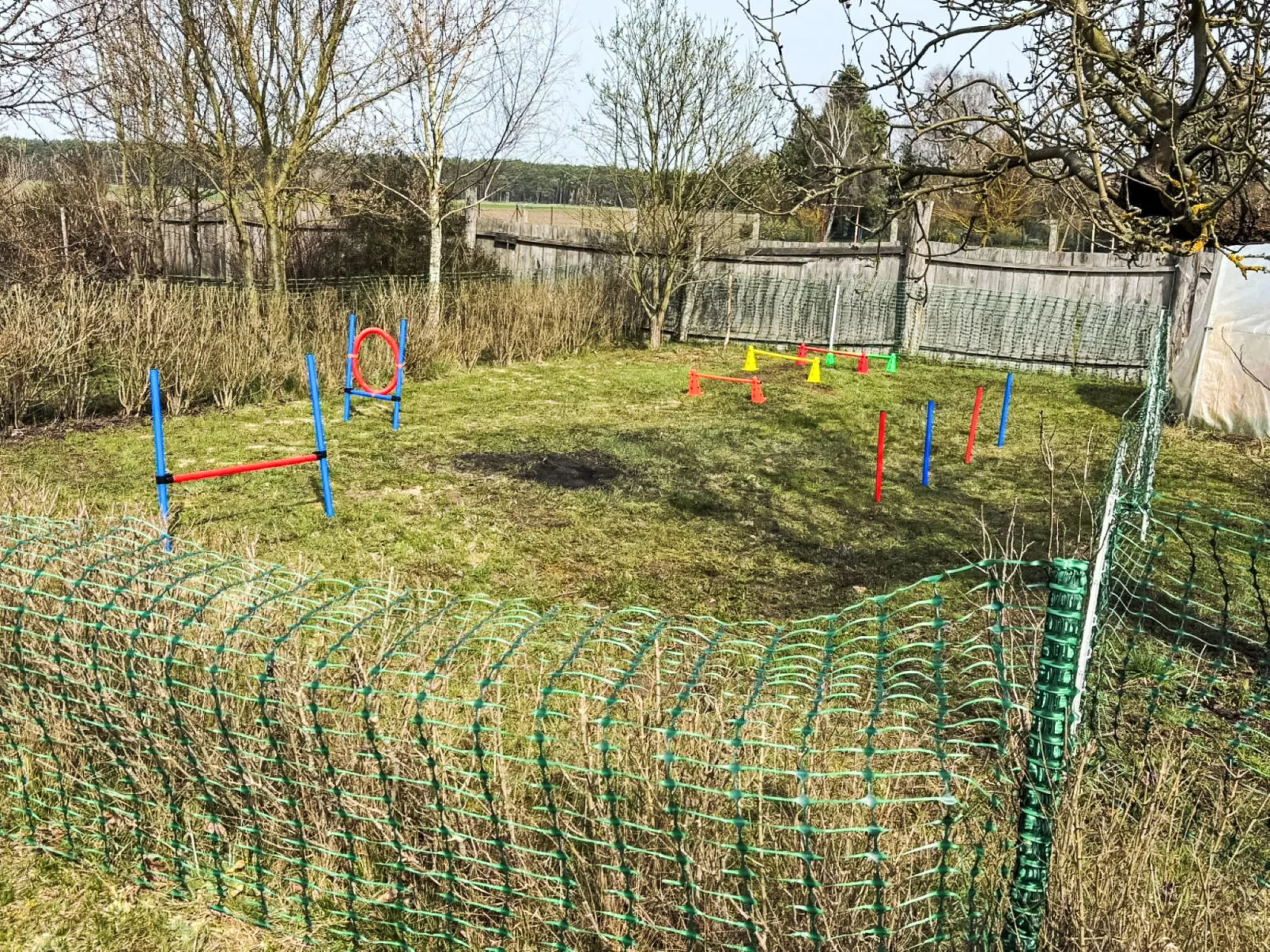 Mit großem Garten - Buiten