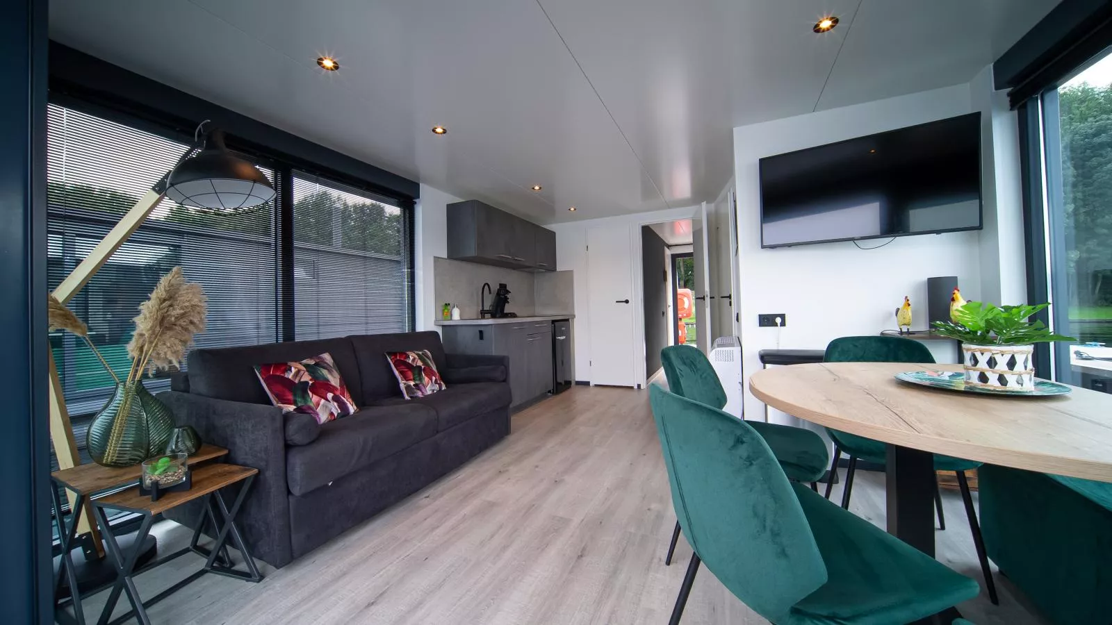 Floating in Limburg - rooftop hottub