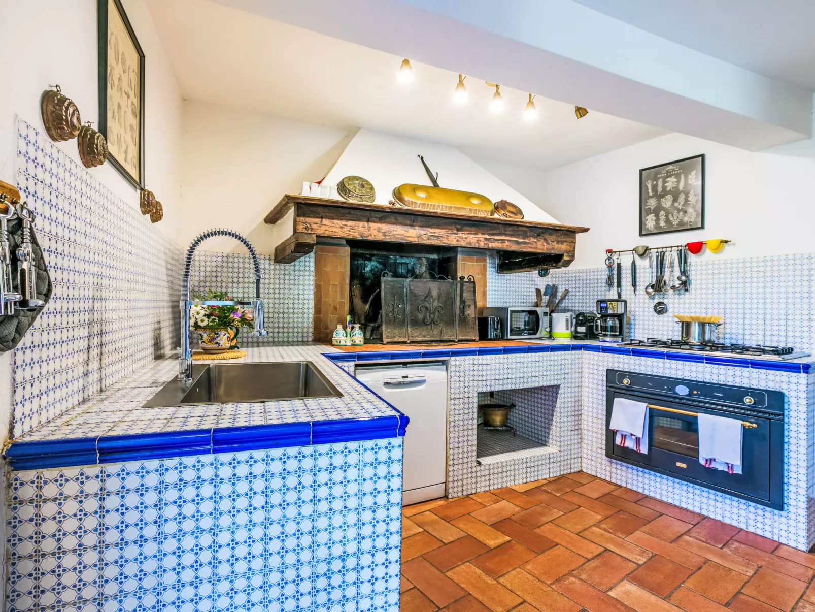 Borgo Castagnoli - Binnen