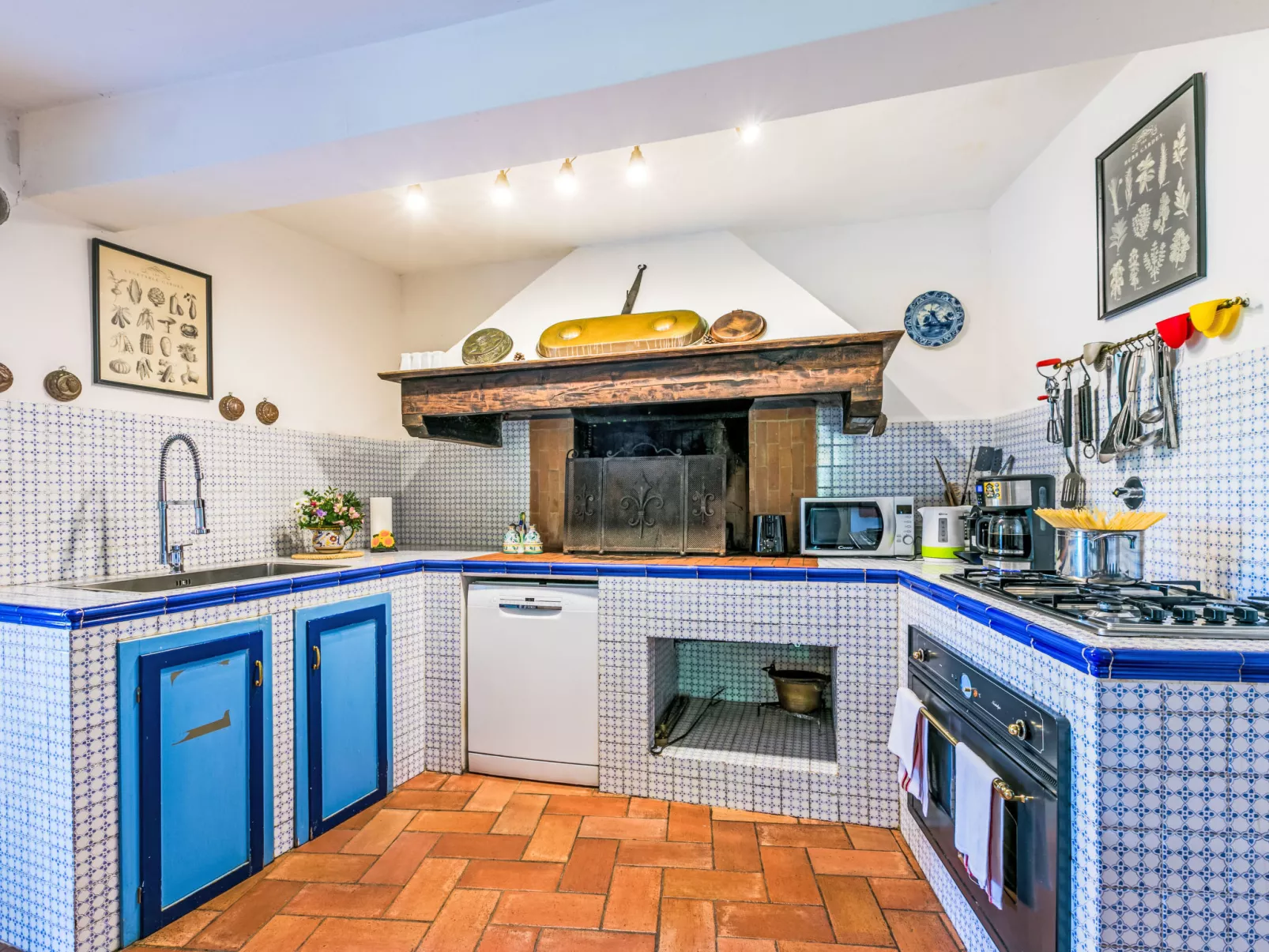 Borgo Castagnoli - Binnen