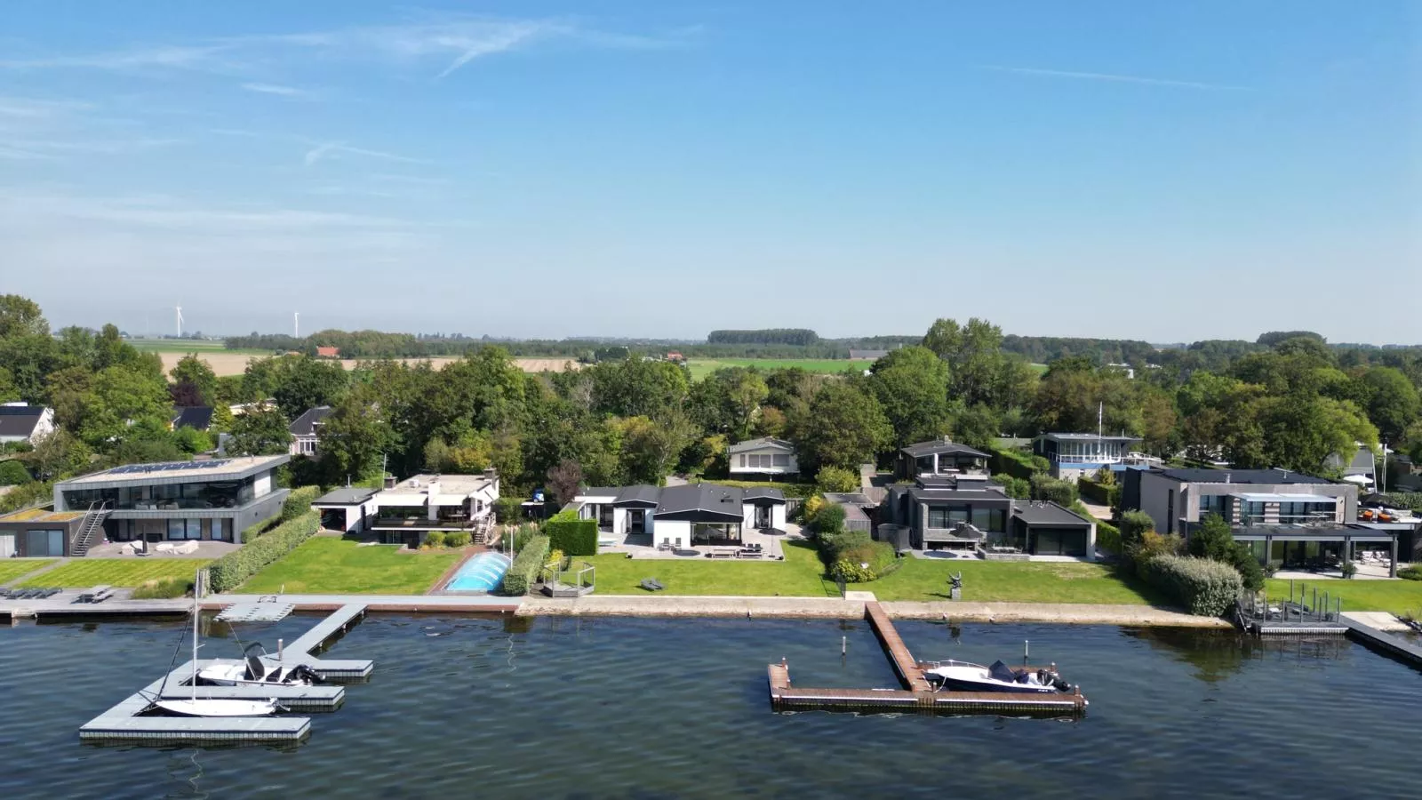 Reiger aan het Meer - Buitenkant zomer