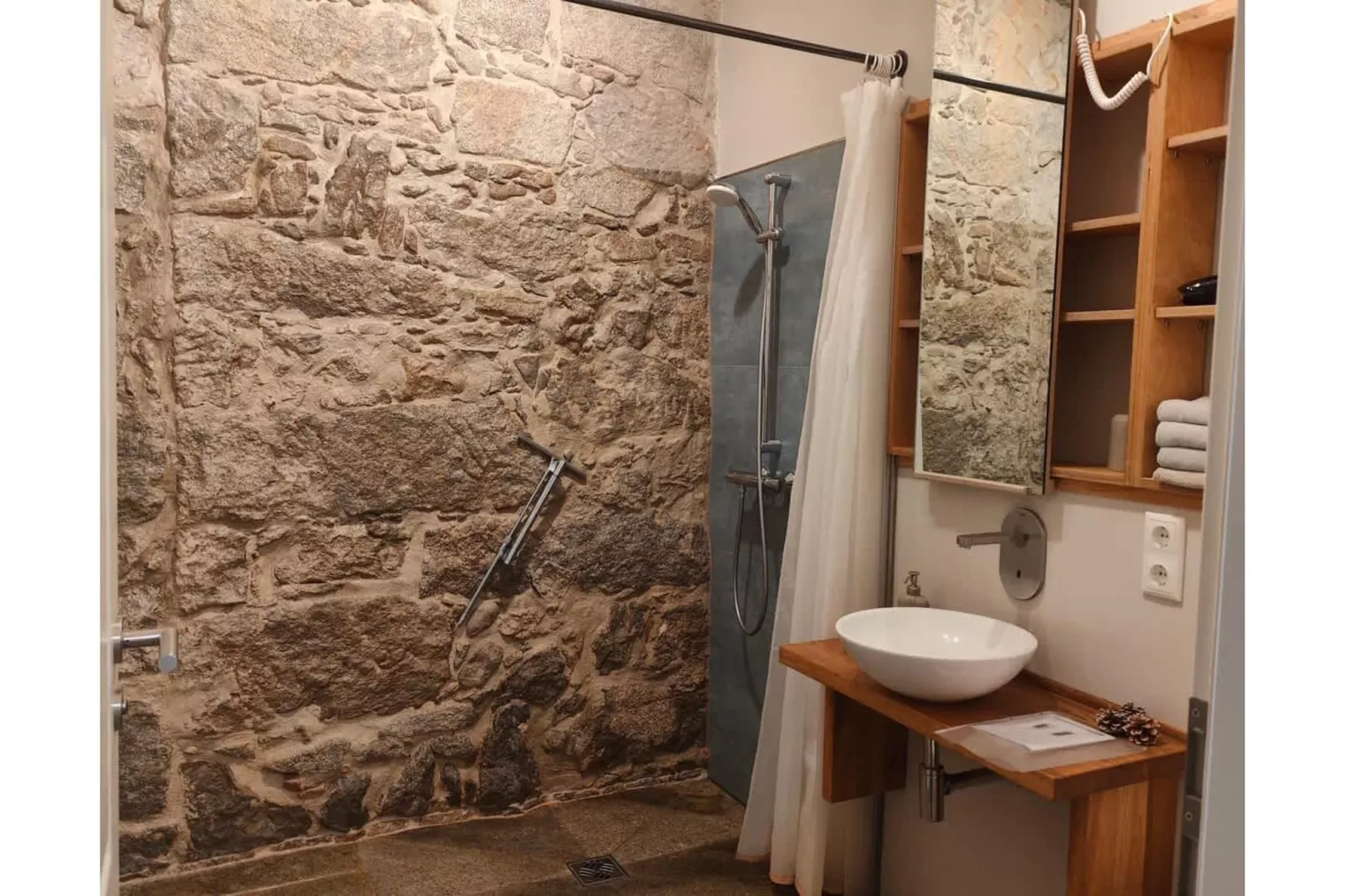 211 1P 40€(6) Schulz - Badkamer