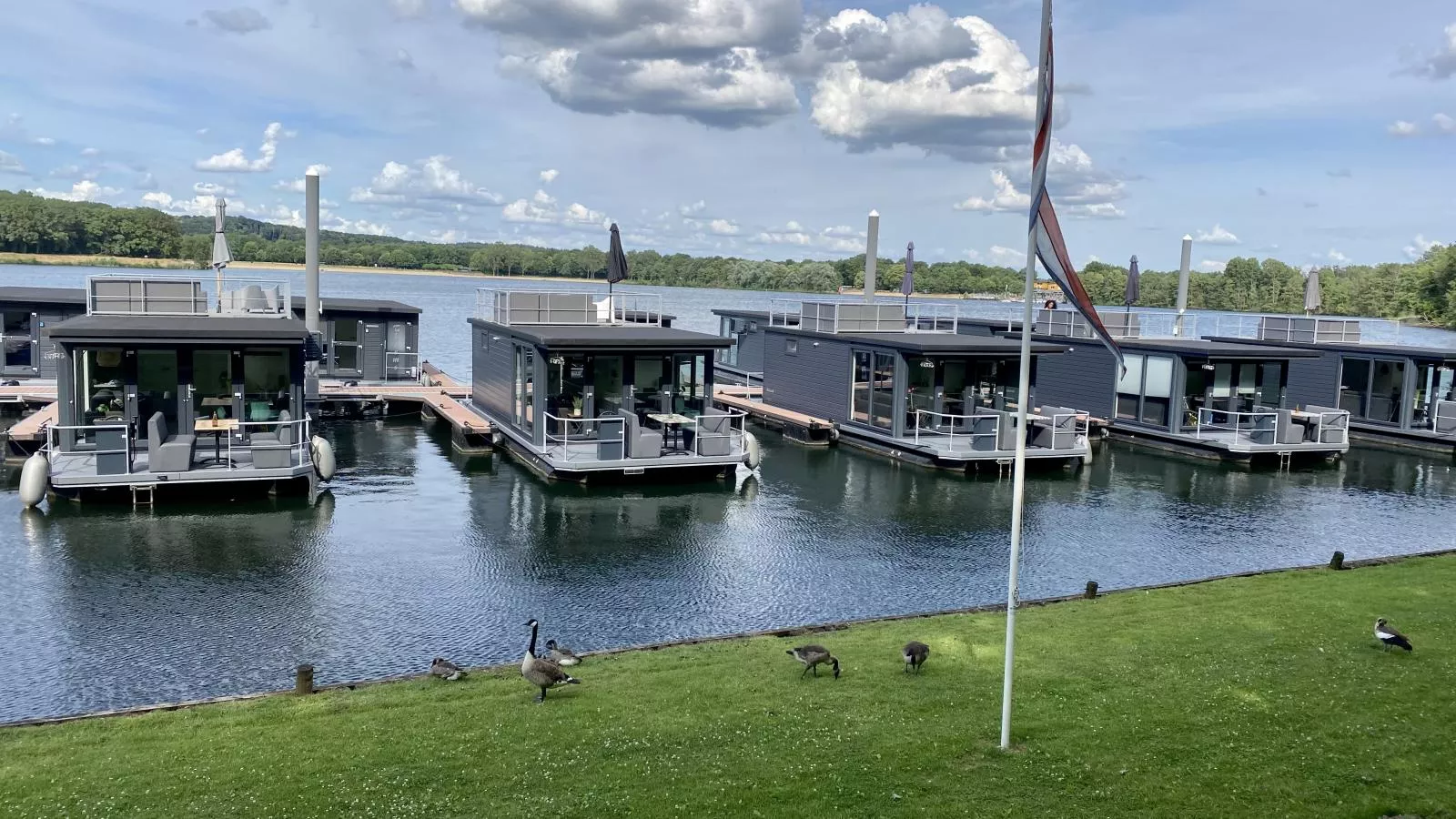 Floating in Limburg - rooftop hottub - Buitenkant zomer