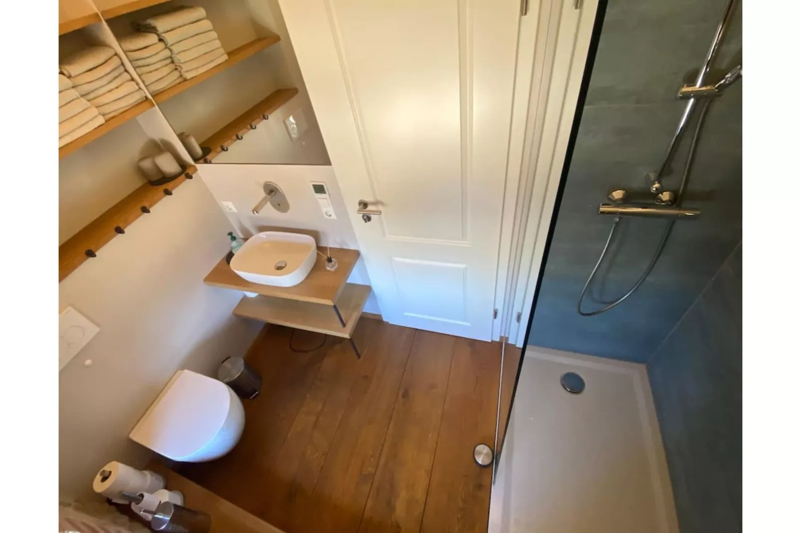 211 1P 40€(6) Schulz - Badkamer