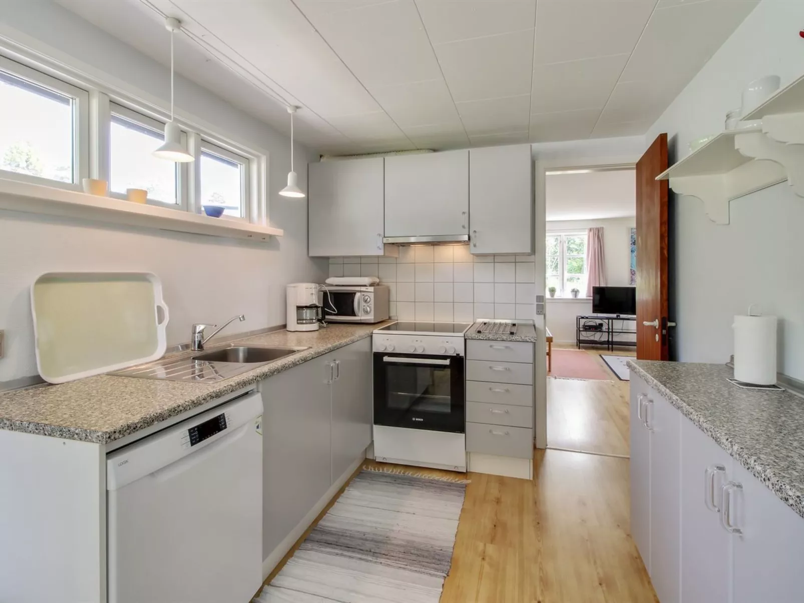 "Ingalise" - 500m from the sea - Binnen