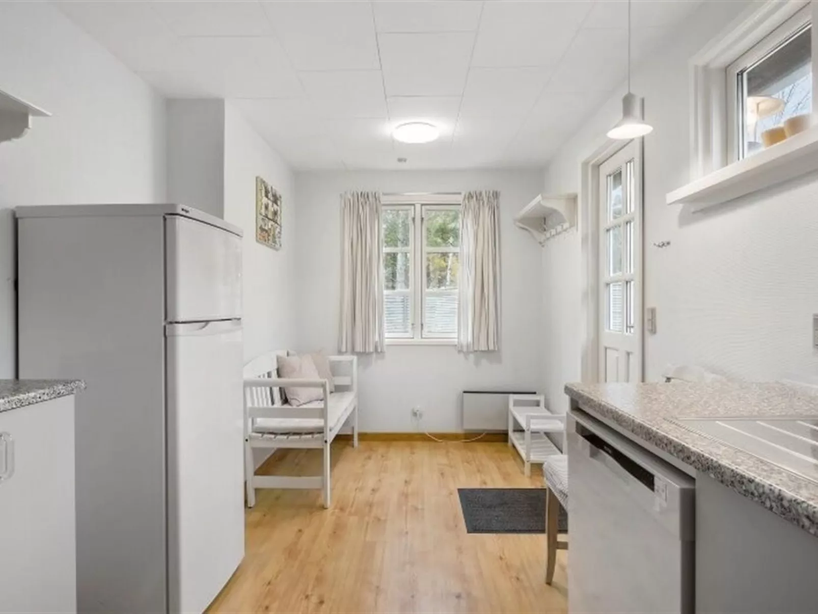 "Ingalise" - 500m from the sea - Binnen