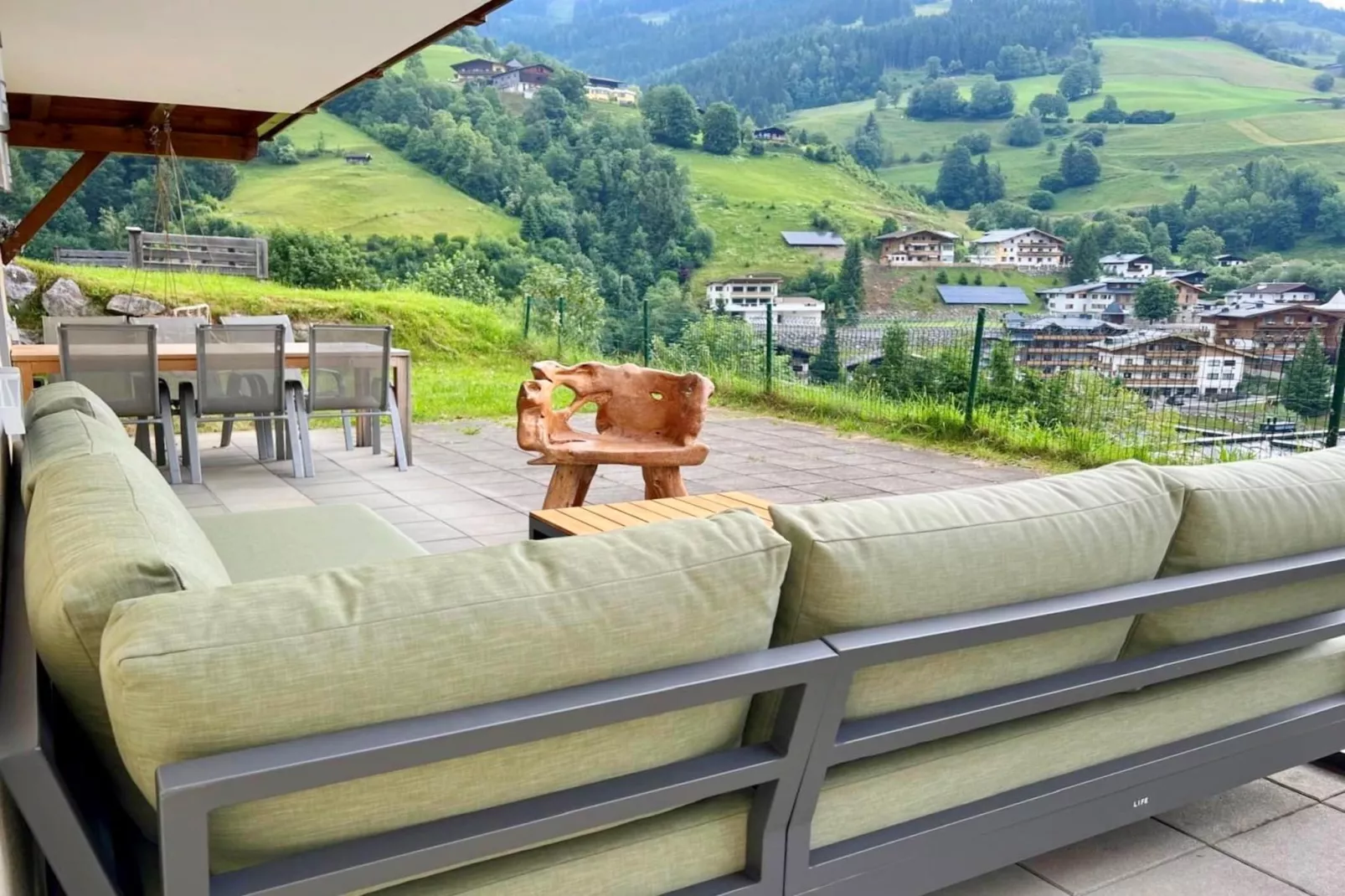 Genieten in Saalbach Top D1 - Terrasbalkon