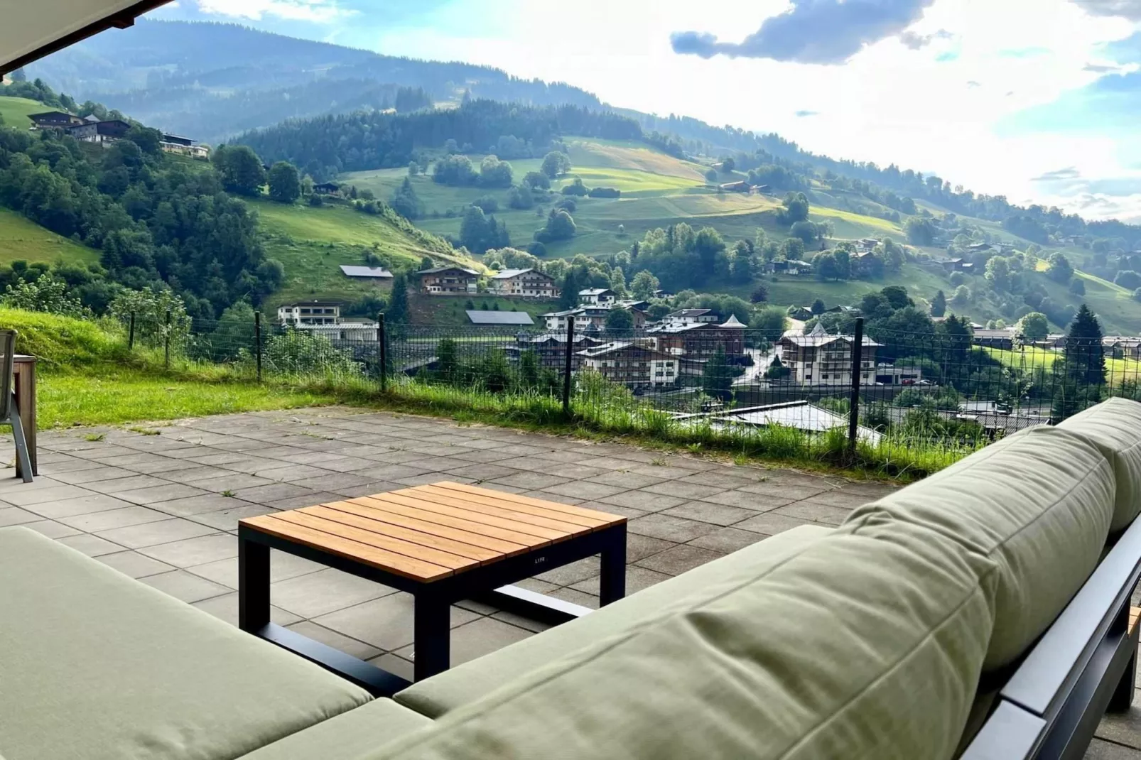 Genieten in Saalbach Top D1 - Terrasbalkon