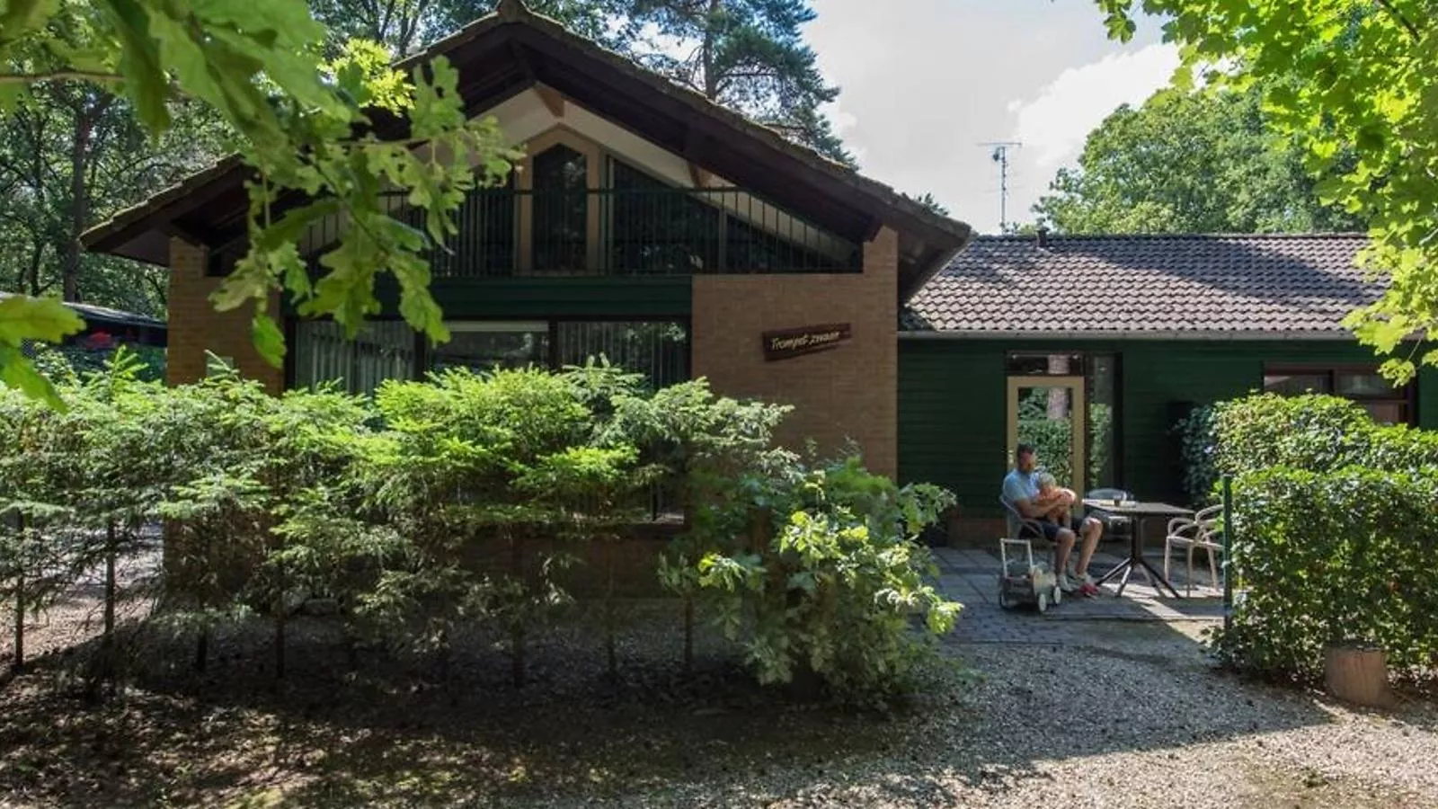 De Rode Ibis - Buitenkant zomer