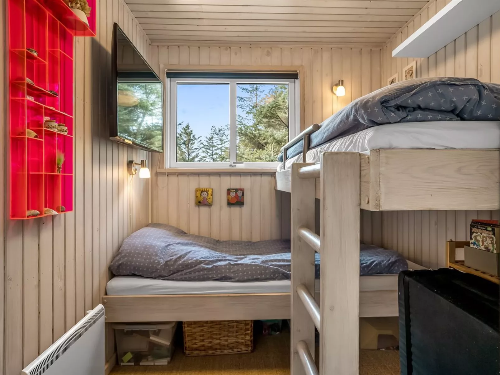 "Ayen" - 1.2km from the sea - Binnen