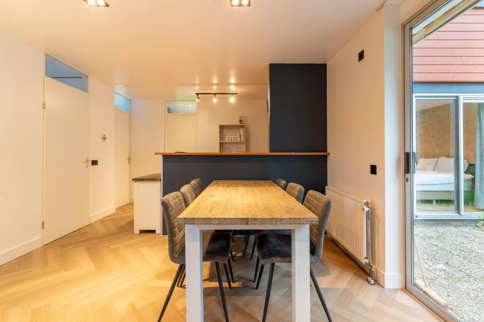 Gelijkvloerse vakantiewoning 6 pax property nr 55-Eetkamer