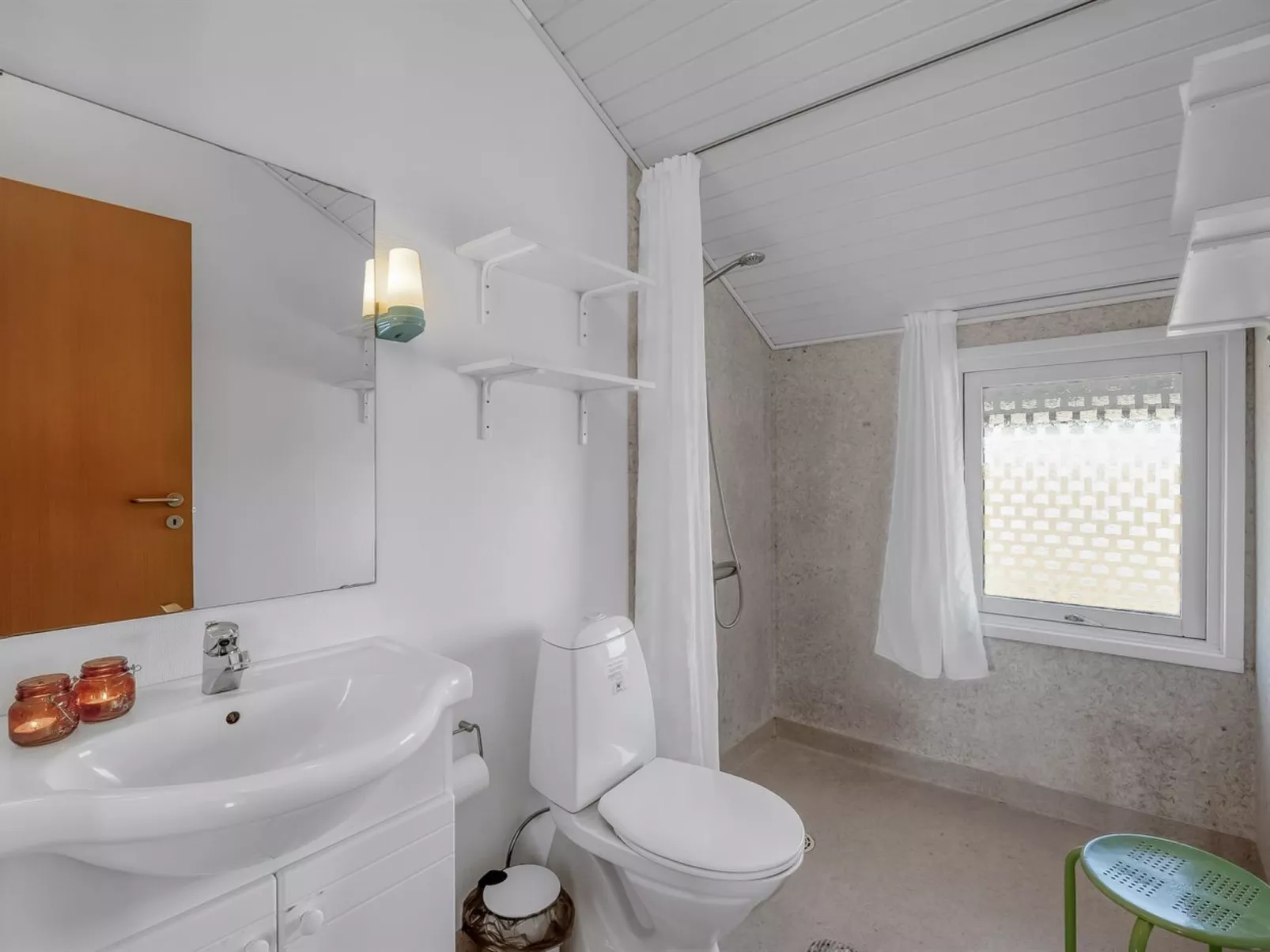 "Flory" - 400m from the sea - Binnen