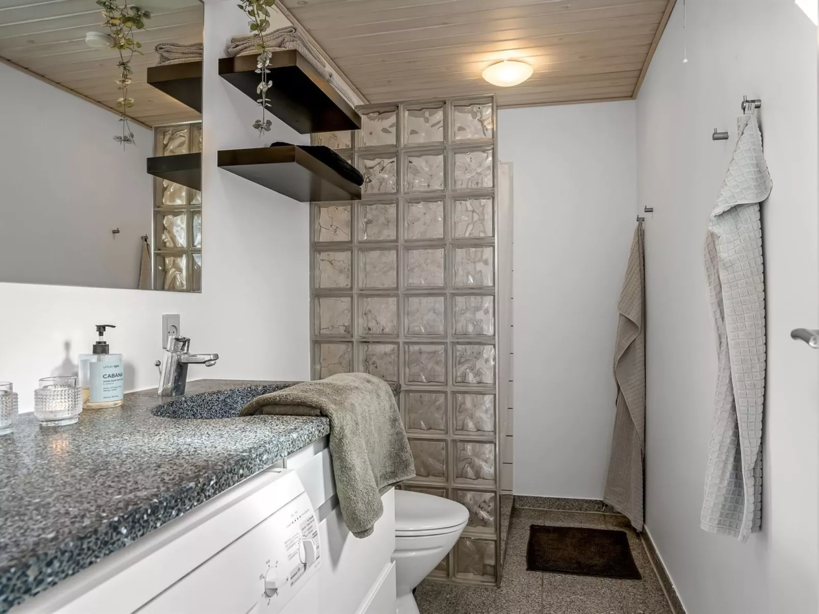 "Ayen" - 1.2km from the sea - Binnen