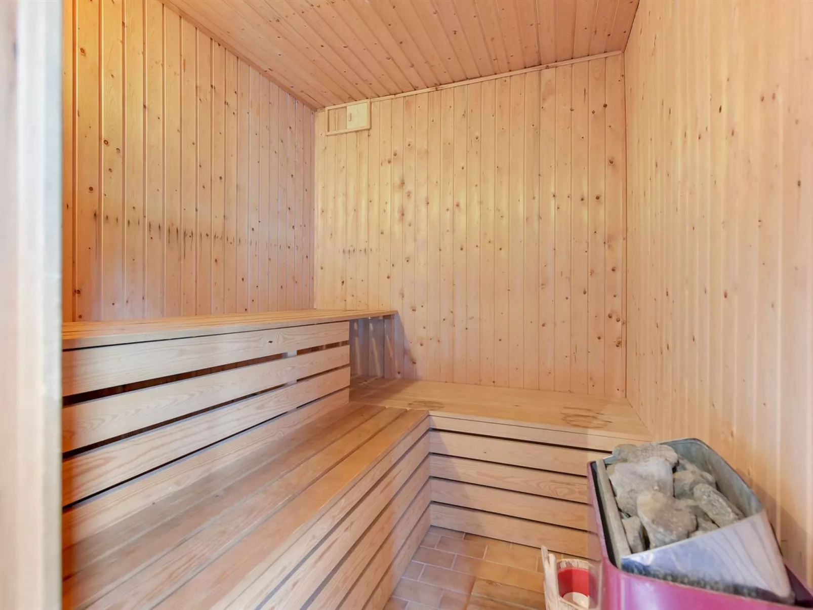 "Sella" - 500m from the sea - Binnen