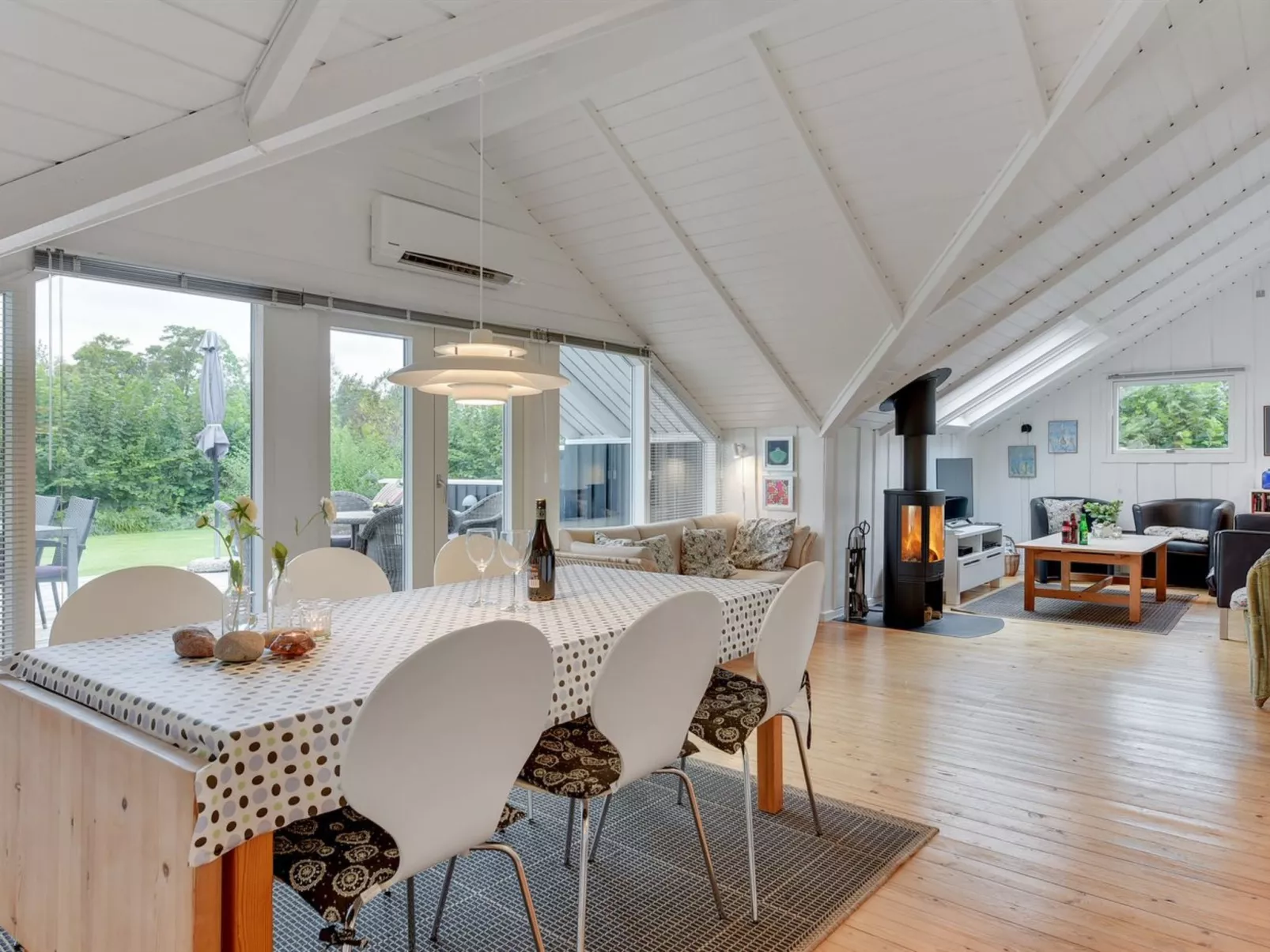 "Sella" - 500m from the sea - Binnen