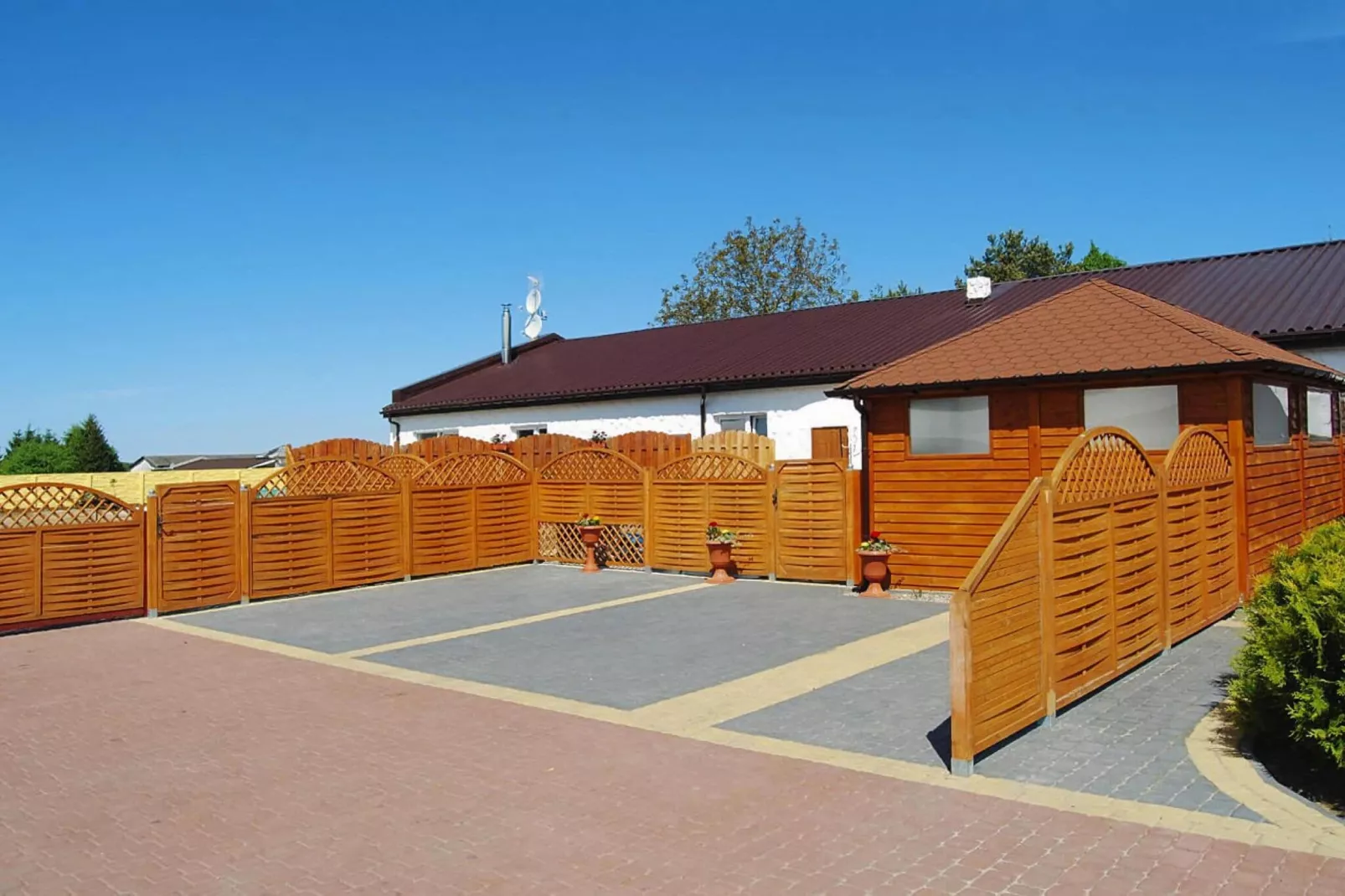 Dom wakacyjny z basenem dla 7 osób Sieciemin-Terrasbalkon
