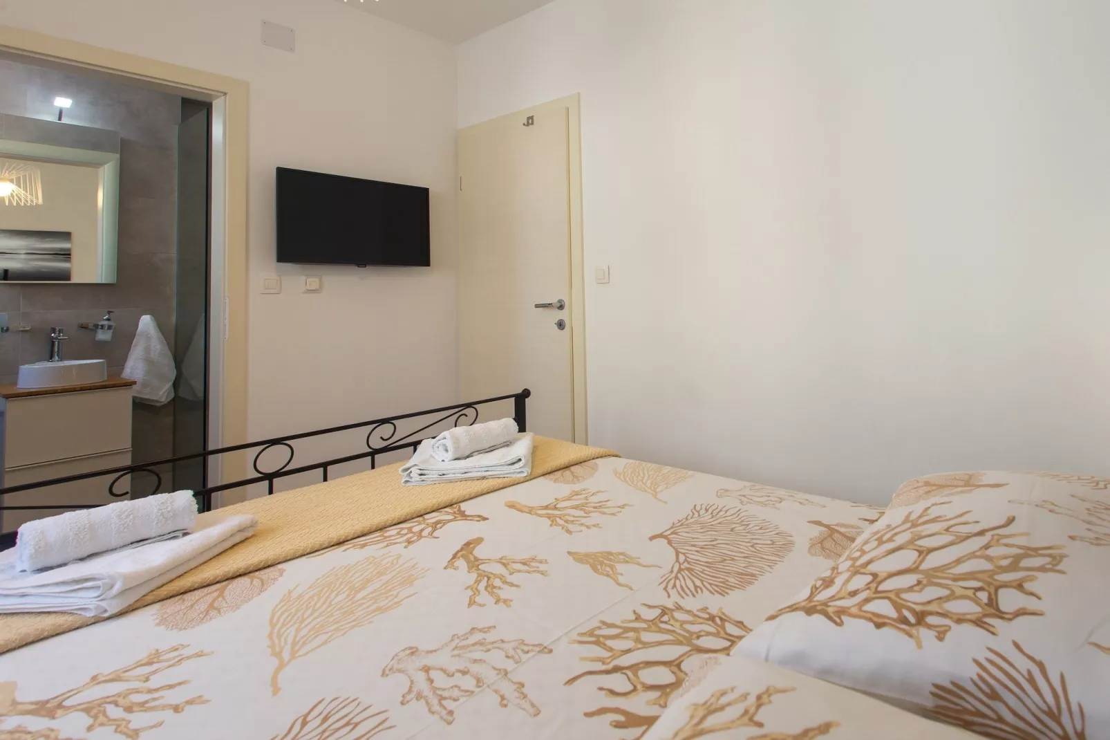 Apartments Aqua - Superior Two Bedroom Apartment with Terrace and Sea View (Aqua 2) - Slaapkamer