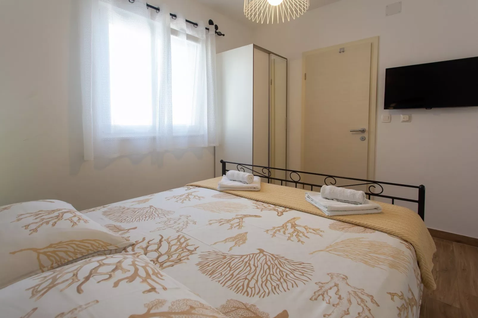 Apartments Aqua - Superior Two Bedroom Apartment with Terrace and Sea View (Aqua 2) - Slaapkamer