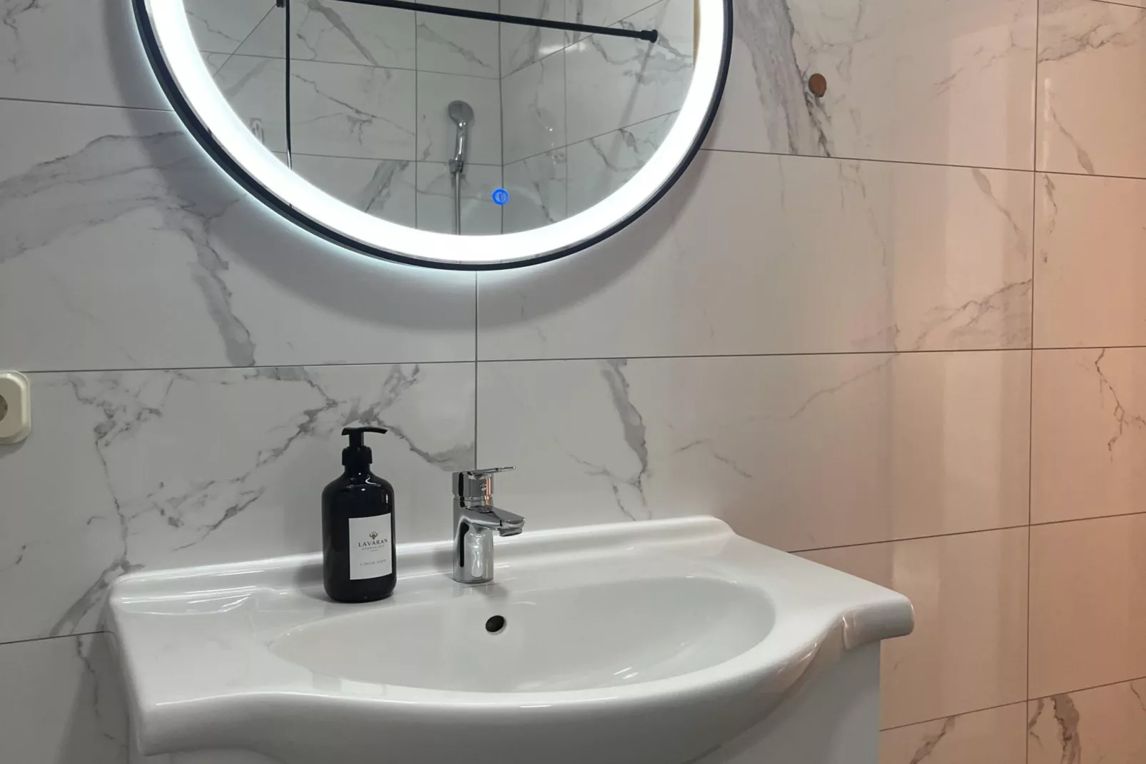 Apartment Lavaran 3 - Badkamer