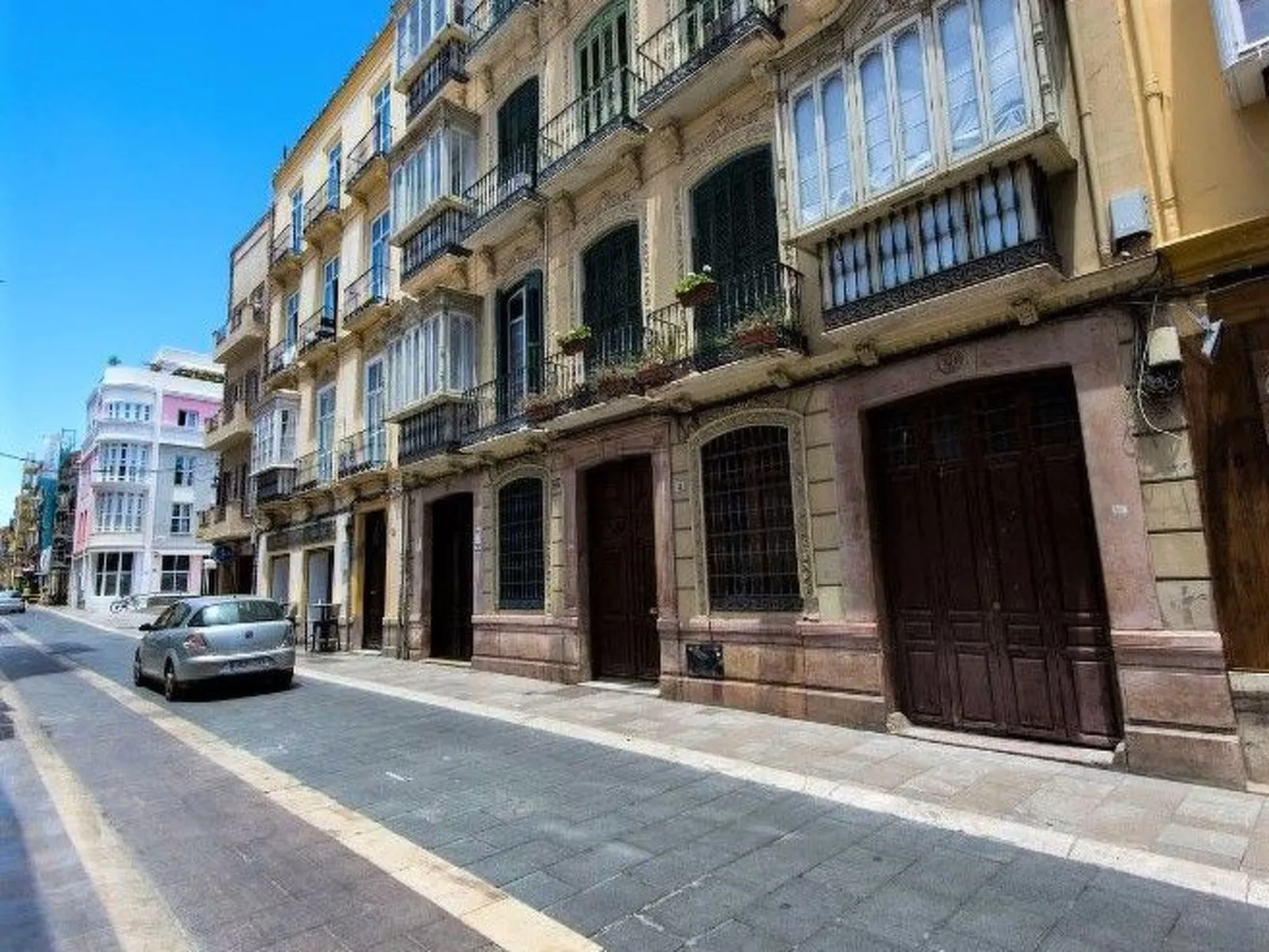 "Sunny Cervantes" mit privatem Balkon - Buiten