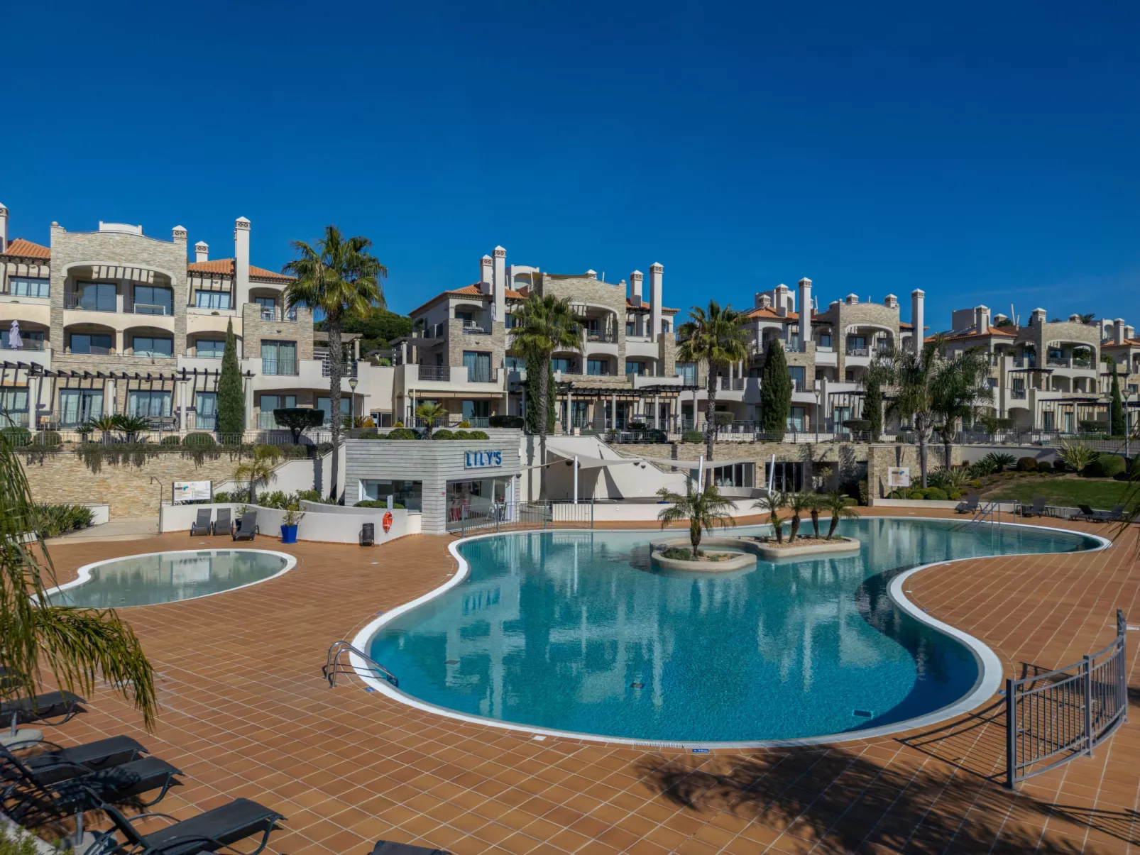 Pine Hills Cristal - Buiten