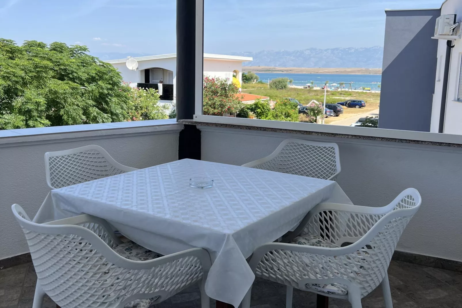 Apartment Lavaran 4 - Terrasbalkon