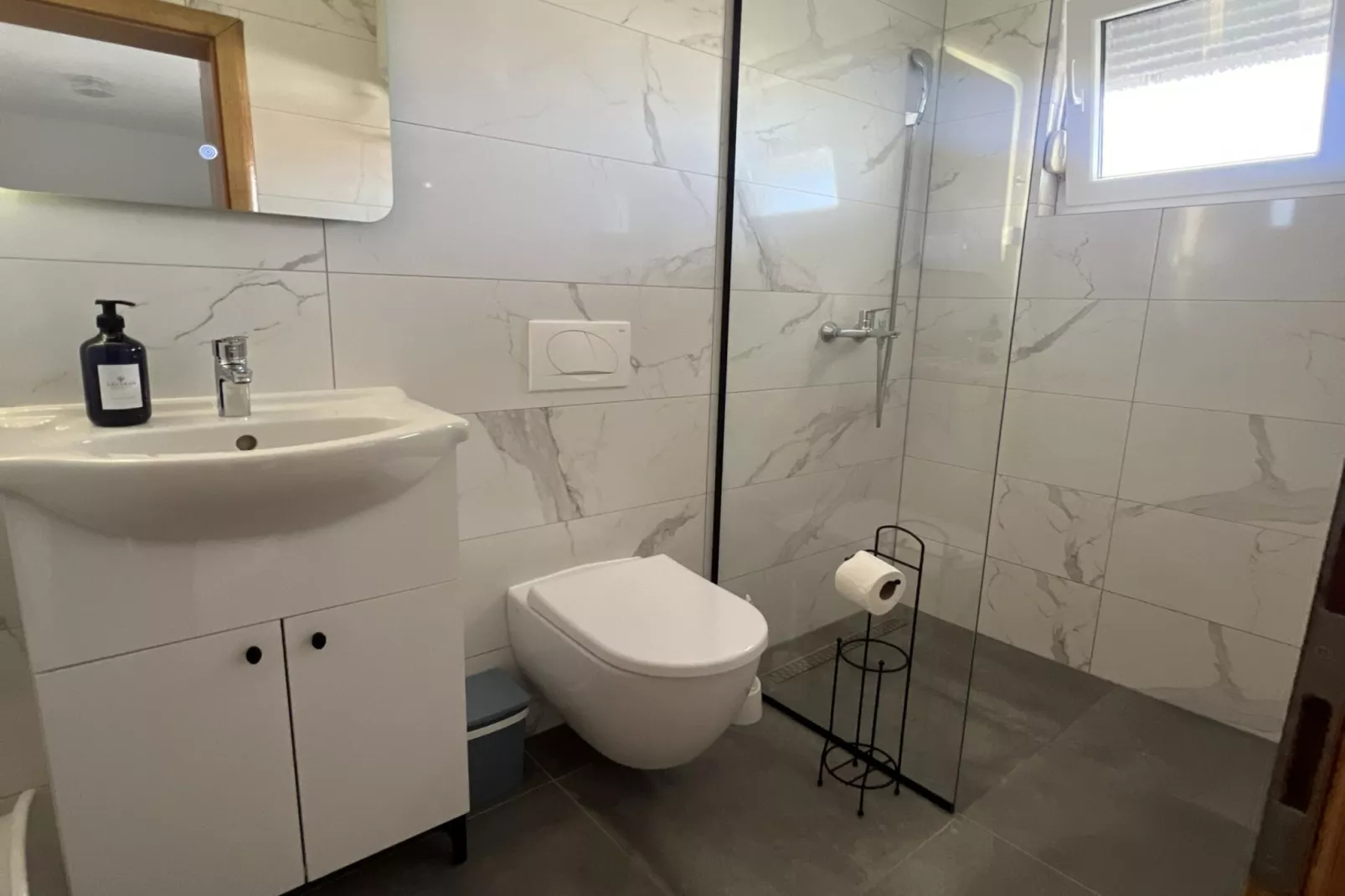 Apartment Lavaran 4 - Badkamer