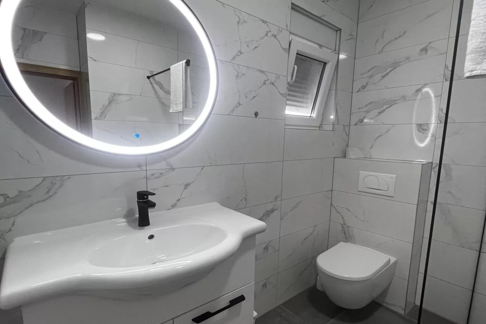 Apartment Lavaran 5 - Badkamer