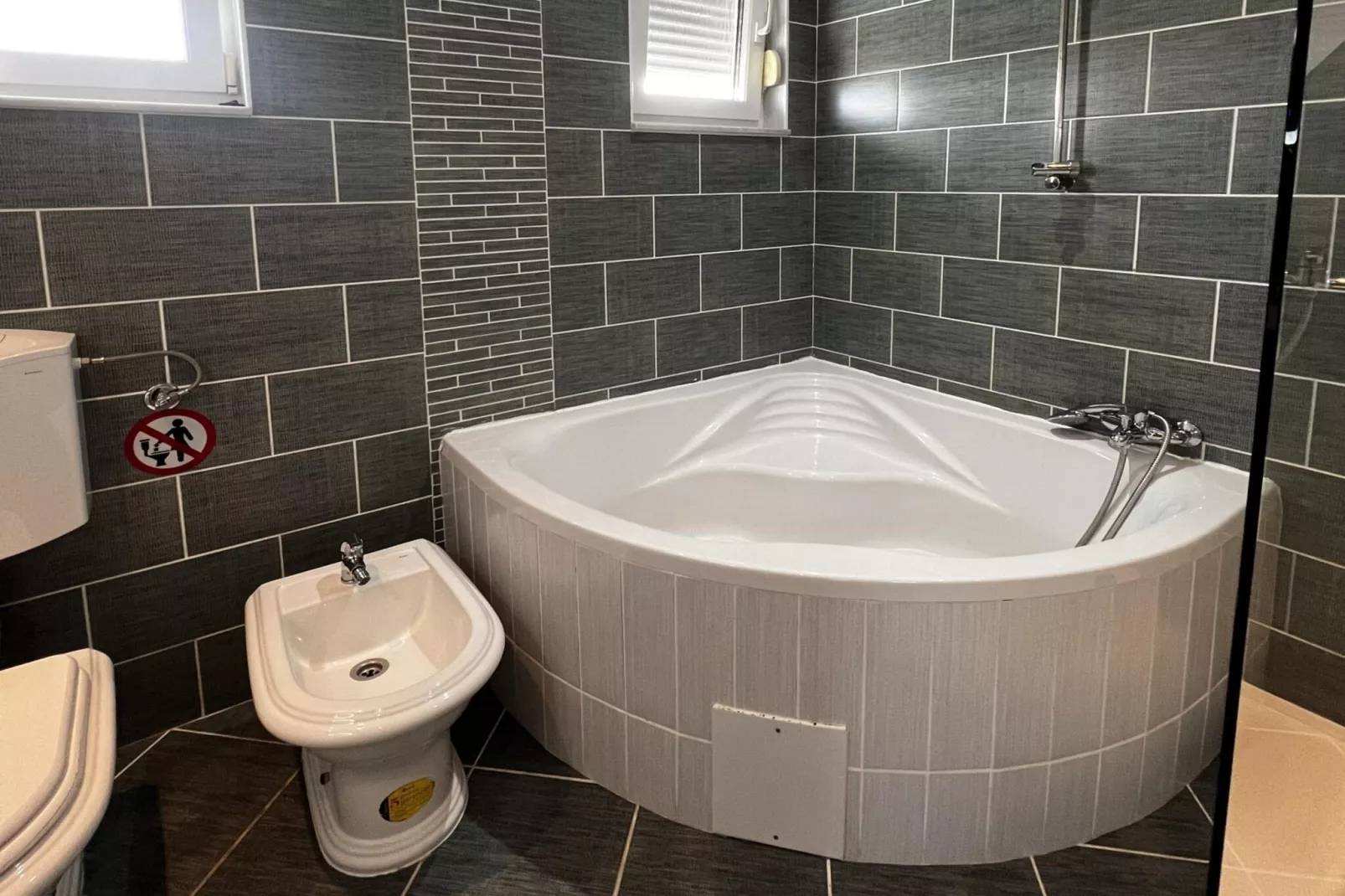 Apartment Lavaran 6 - Badkamer