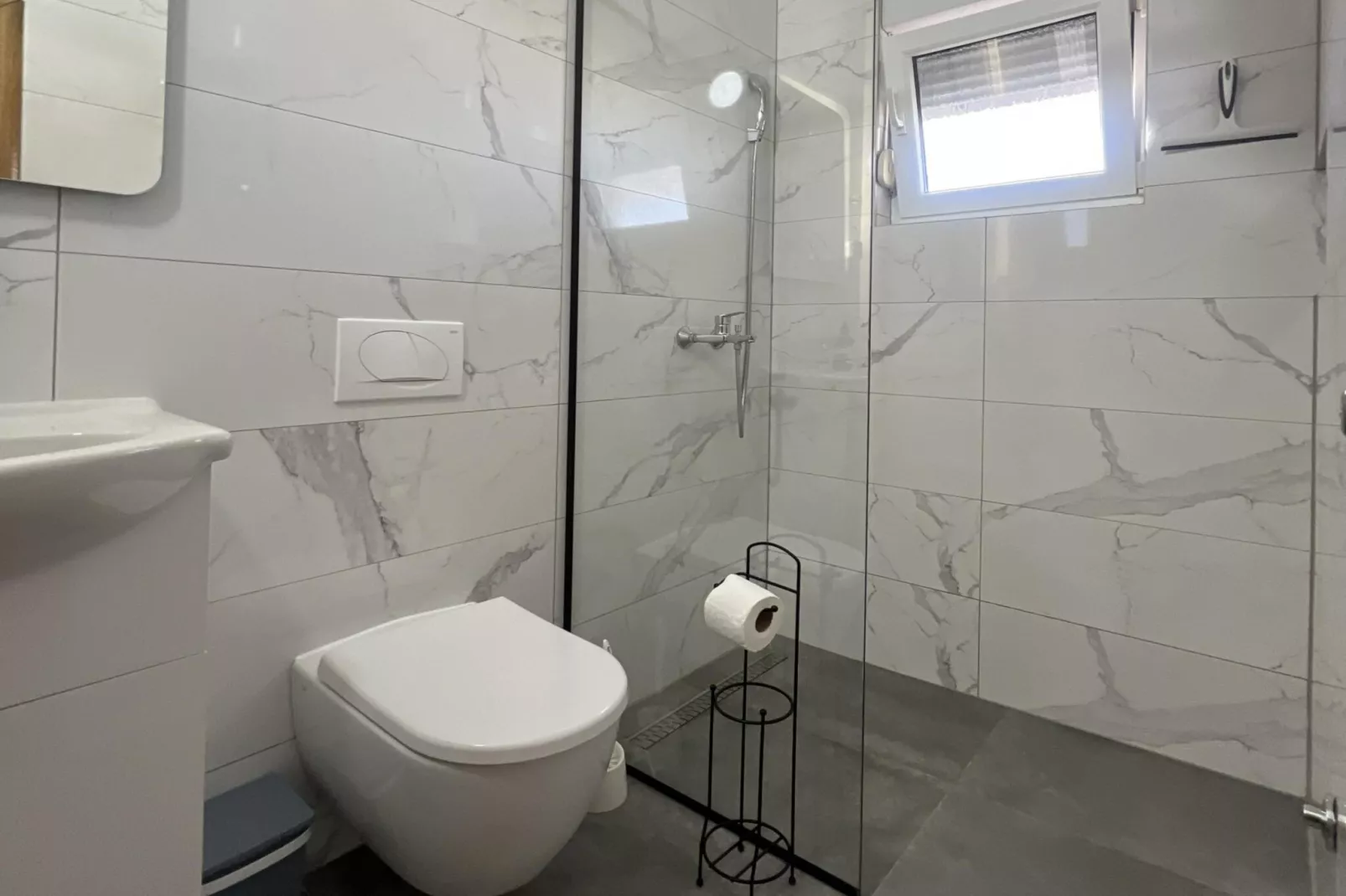 Apartment Lavaran 4 - Badkamer