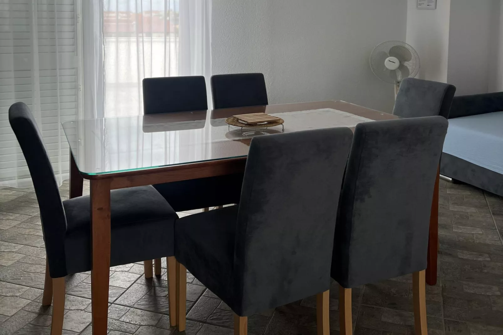 Apartment Lavaran 6 - Eetkamer