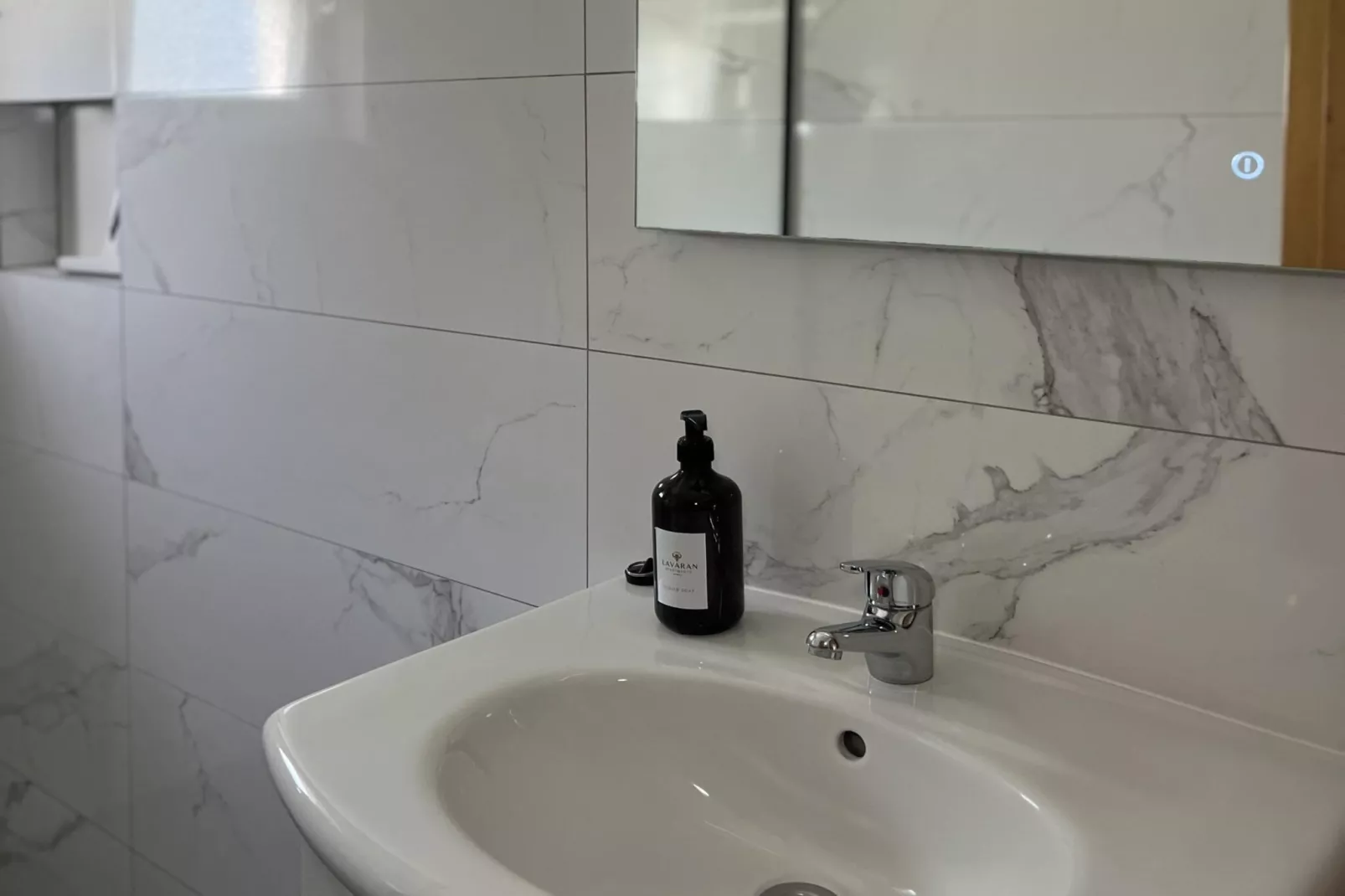 Apartment Lavaran 1 - Badkamer