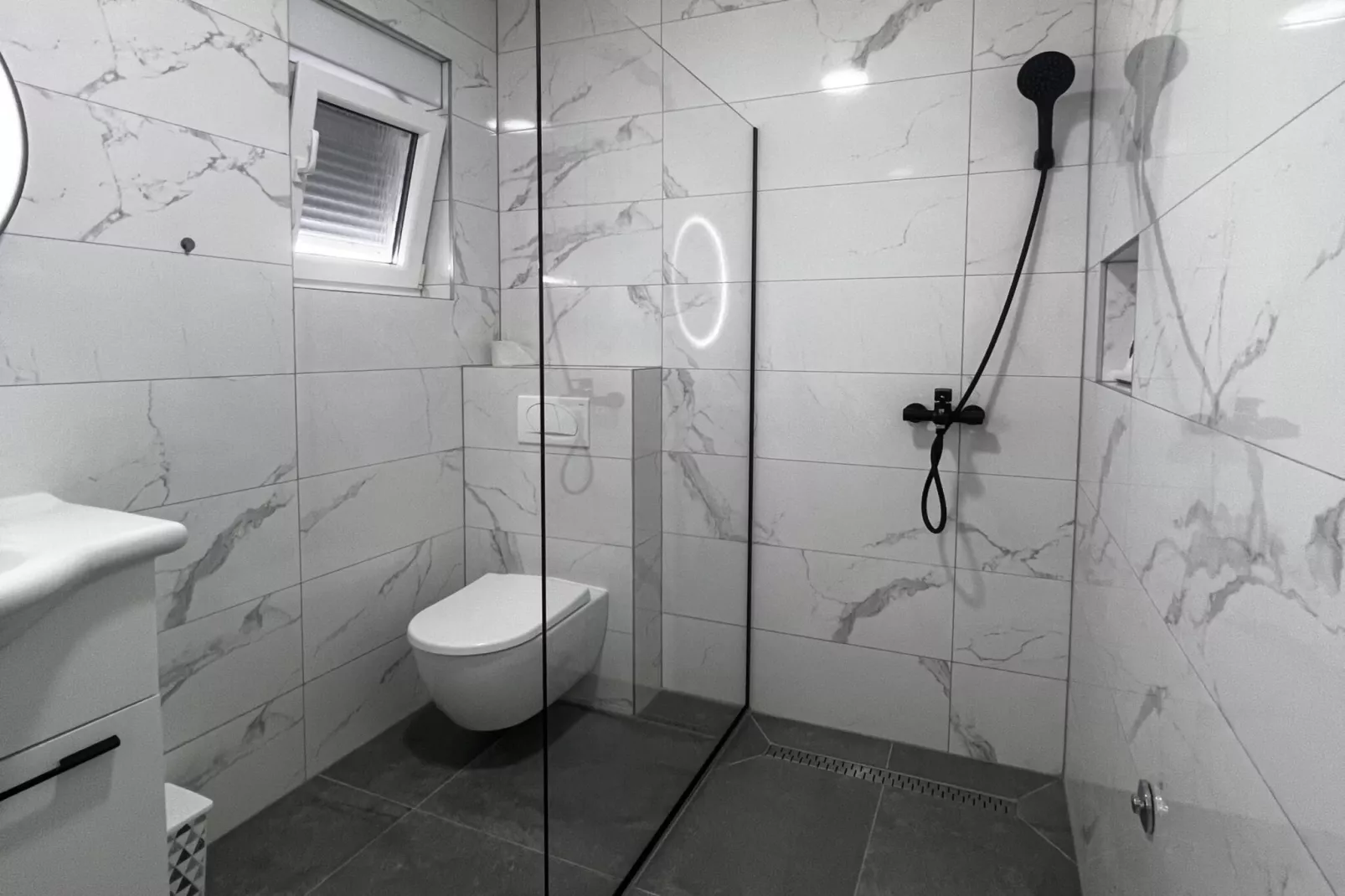 Apartment Lavaran 5 - Badkamer