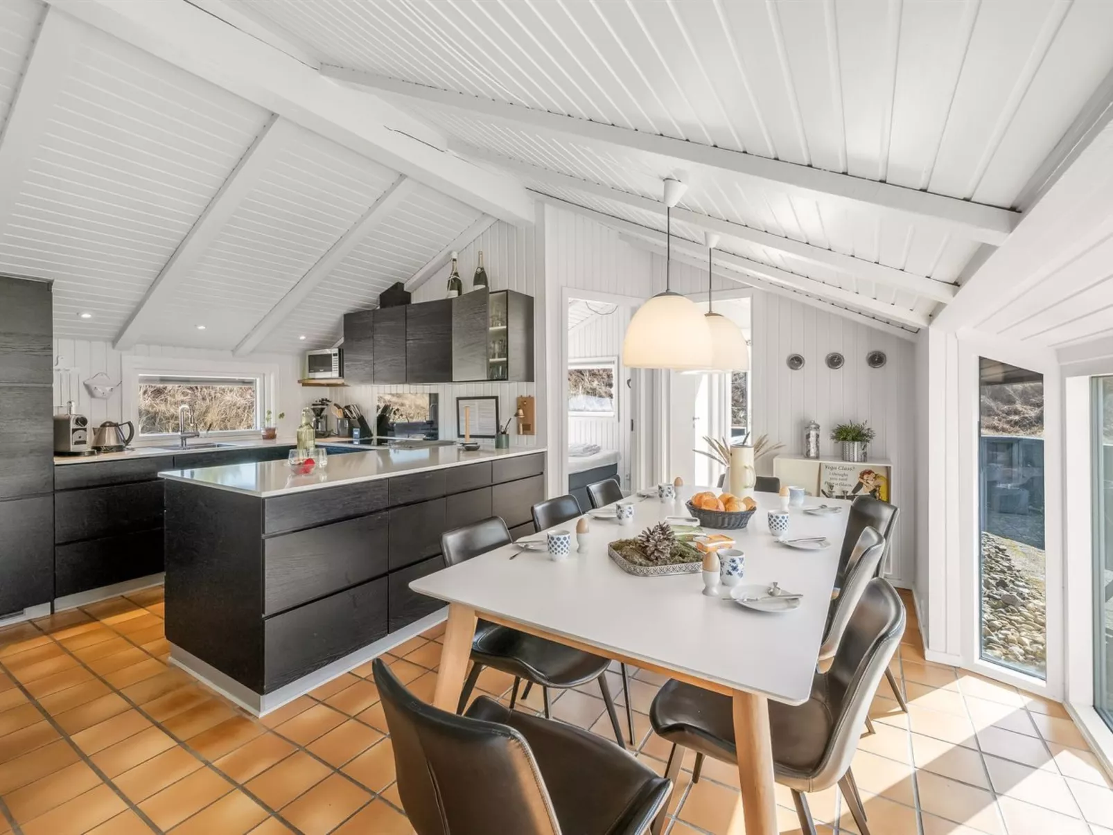 "Emin" - 700m from the sea - Binnen