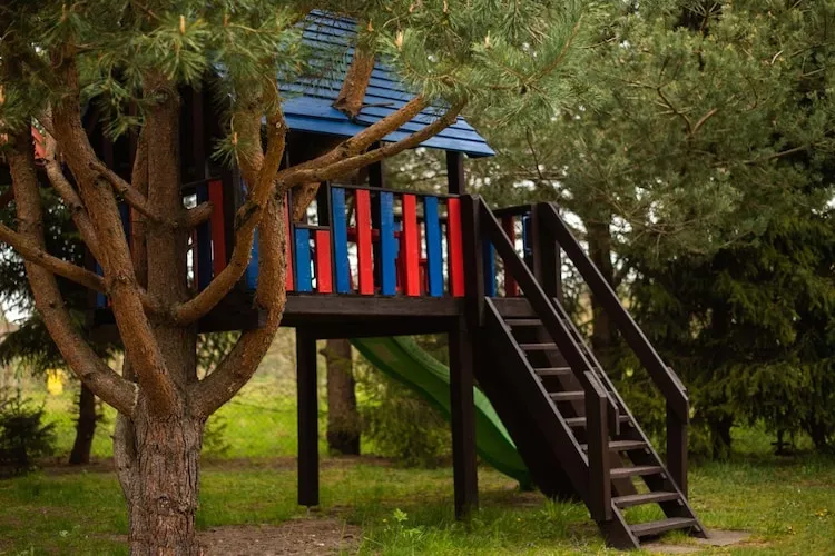 Domek wakacyjny z 2 sypialniami na piętrze w Kopalinie - Tuinen zomer