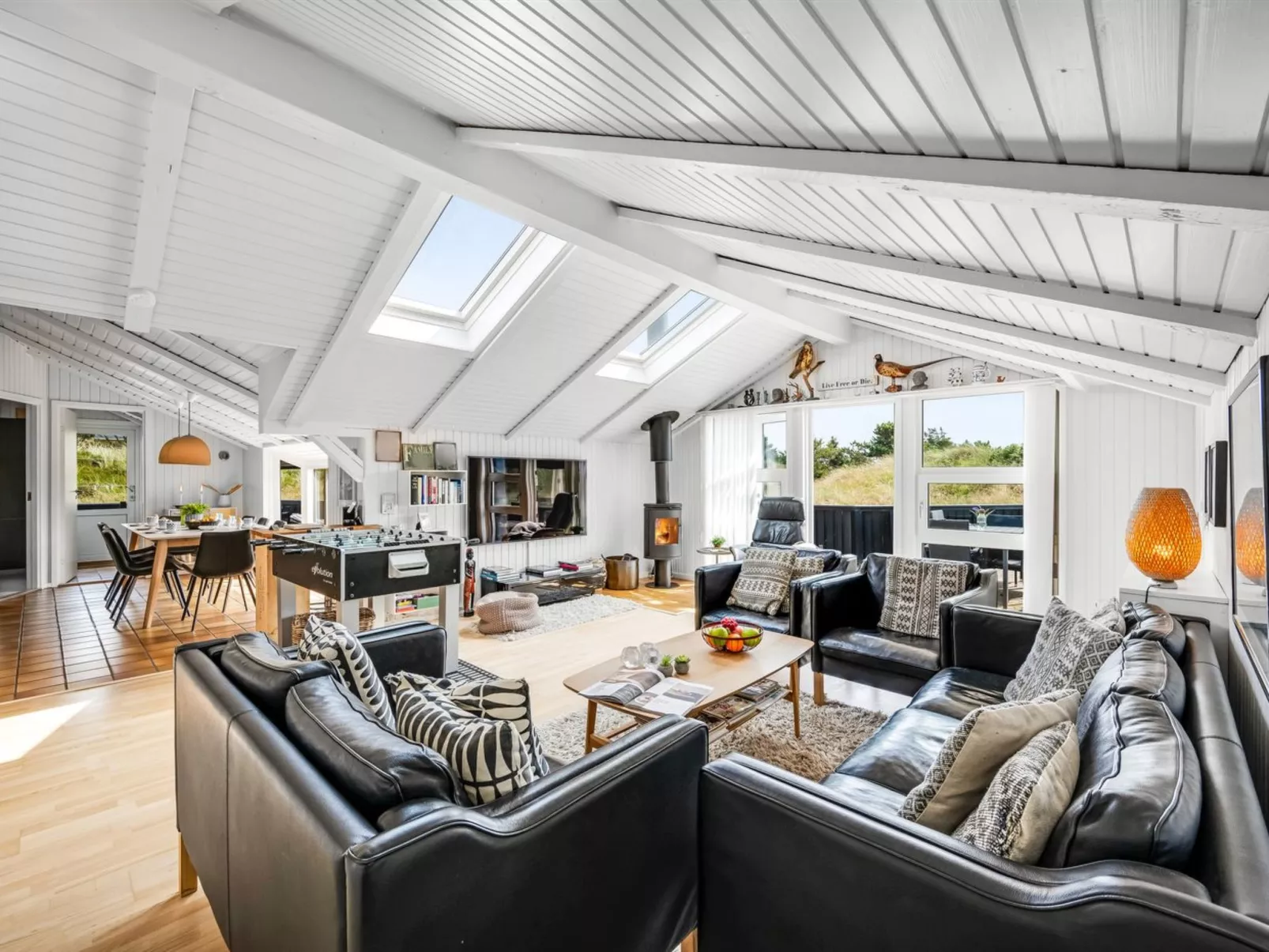 "Emin" - 700m from the sea - Binnen