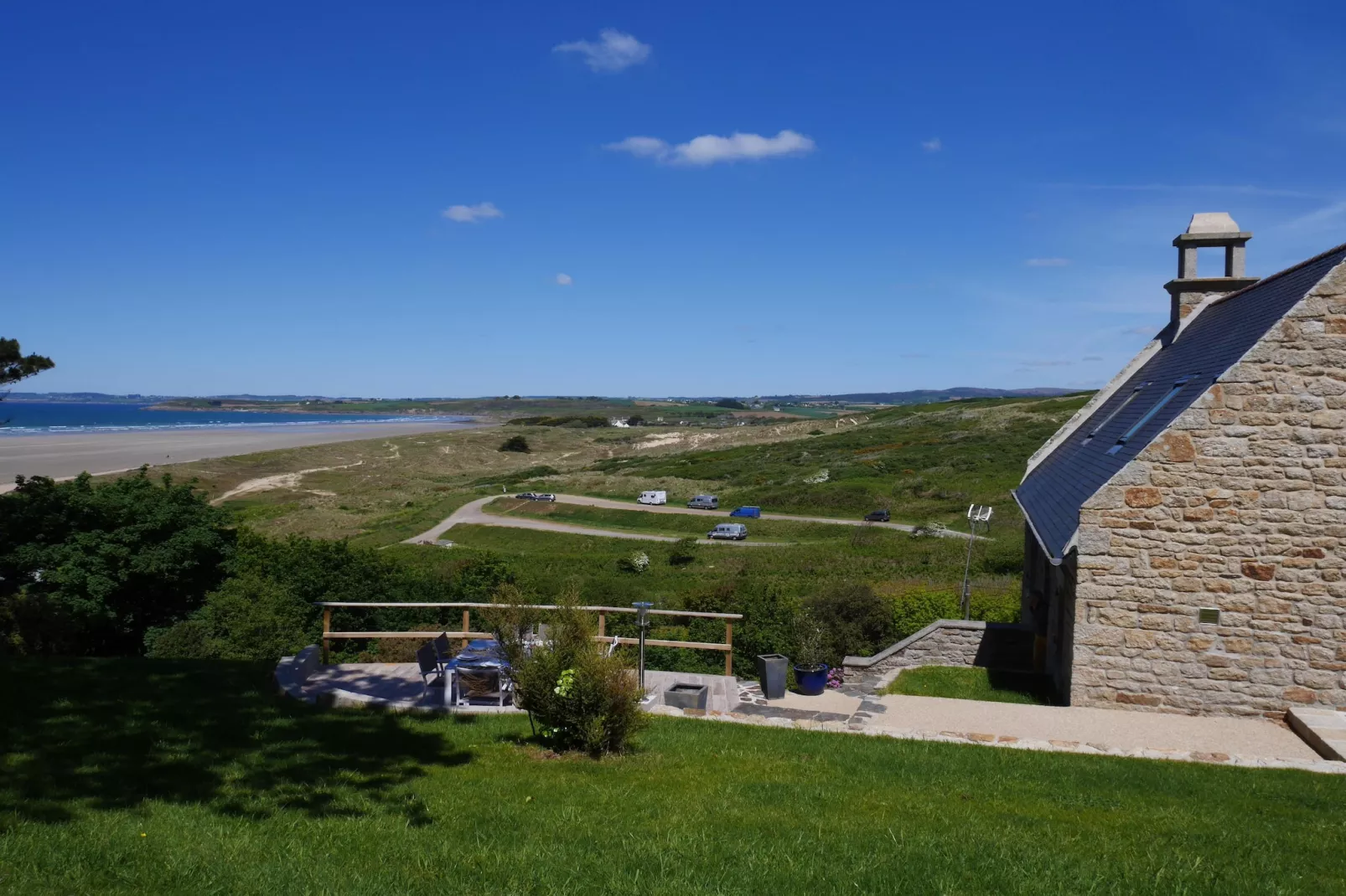 Ferienhaus mit Panorama-Meerblick Plonévez-Porzay - Buitenkant zomer