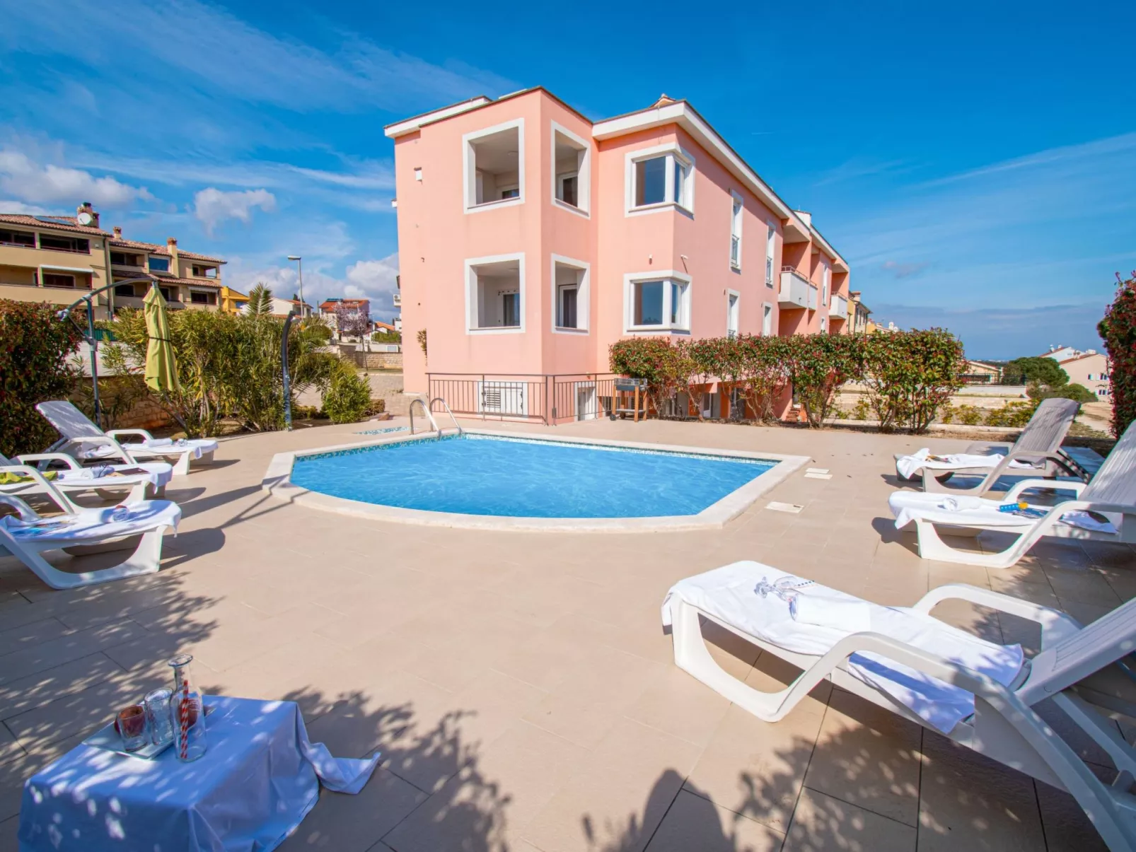 Apartment Lotus Pool Apartmani