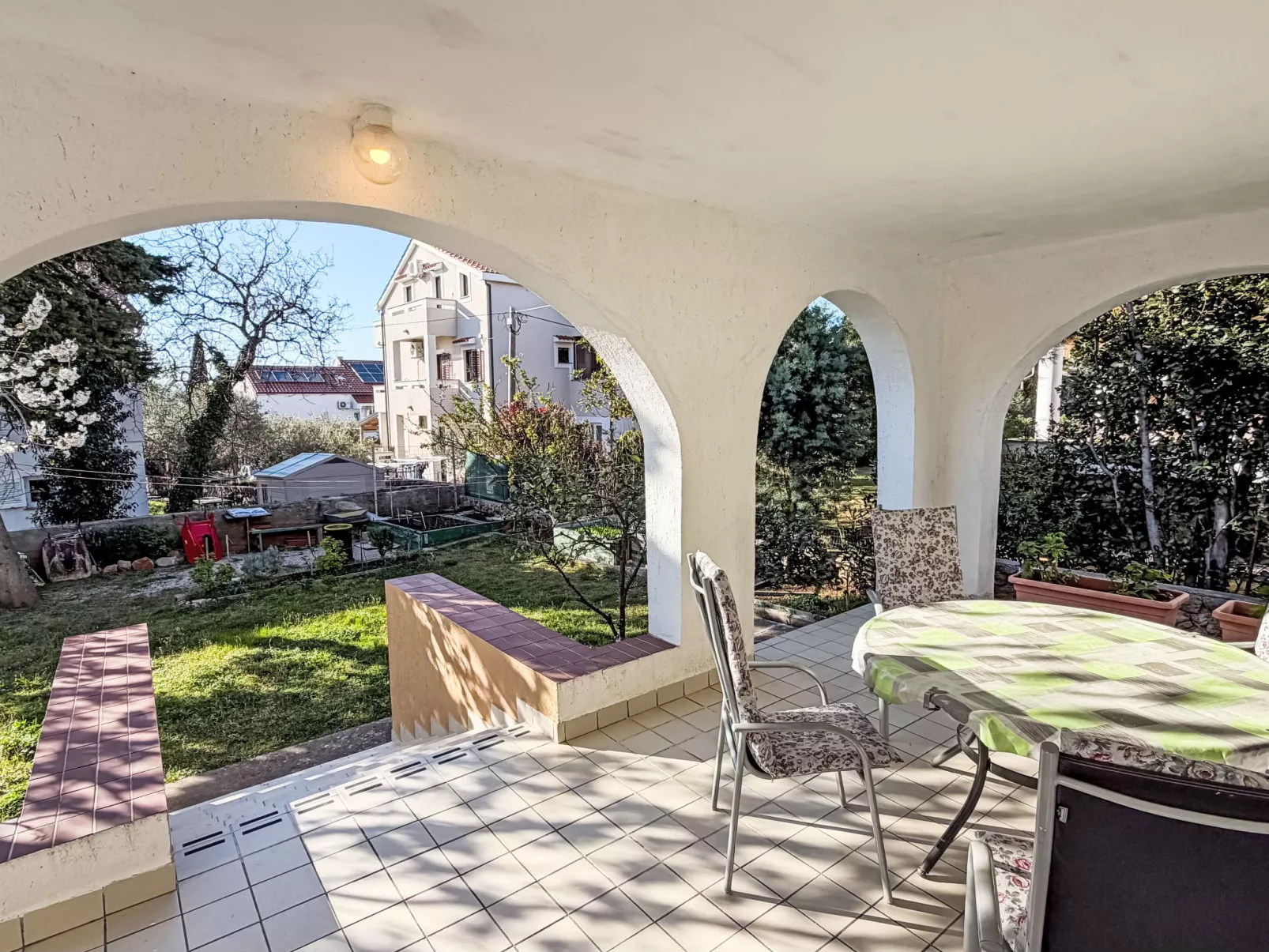 Für 4 Personen ca. 75 m&sup2; in Punat, Adriaküs - Buiten