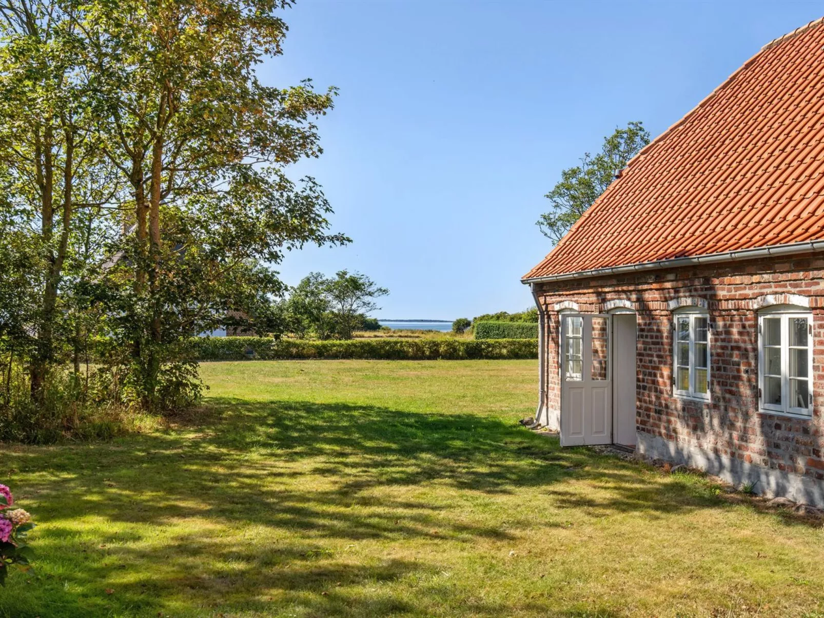 "Myra" - 18km from the sea - Buiten