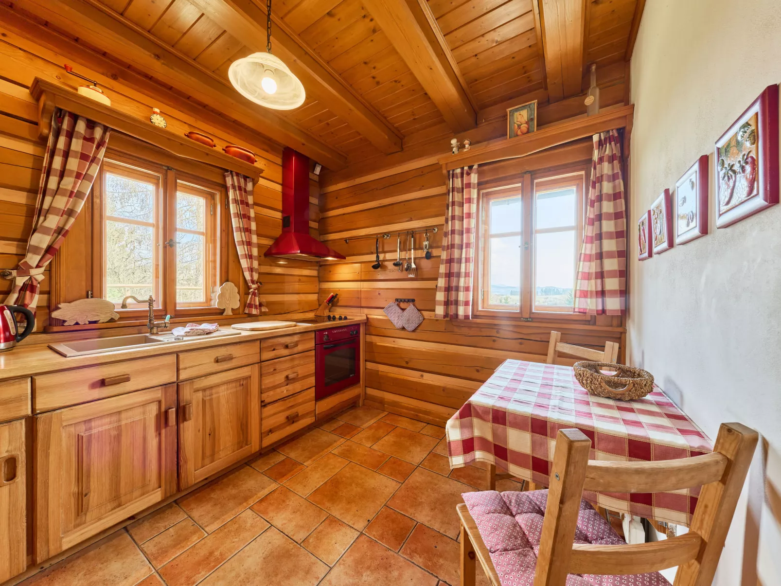 Timber Lodge with Sauna - Binnen