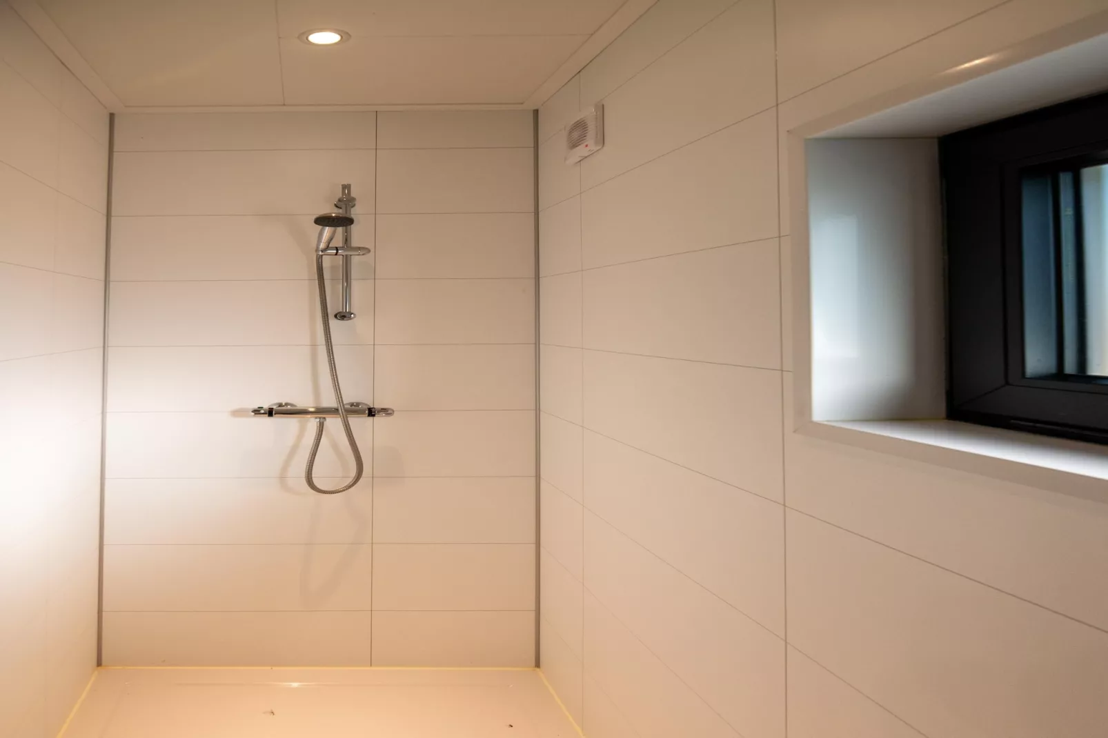 Wellnesslodge Scholekster 4p - Badkamer