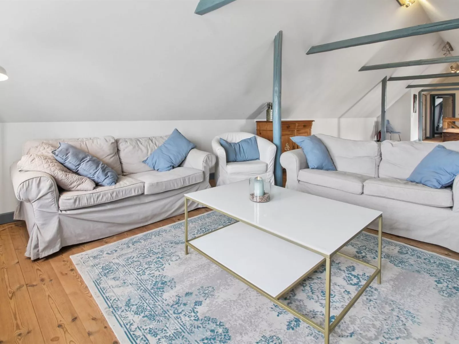 "Myra" - 18km from the sea - Binnen