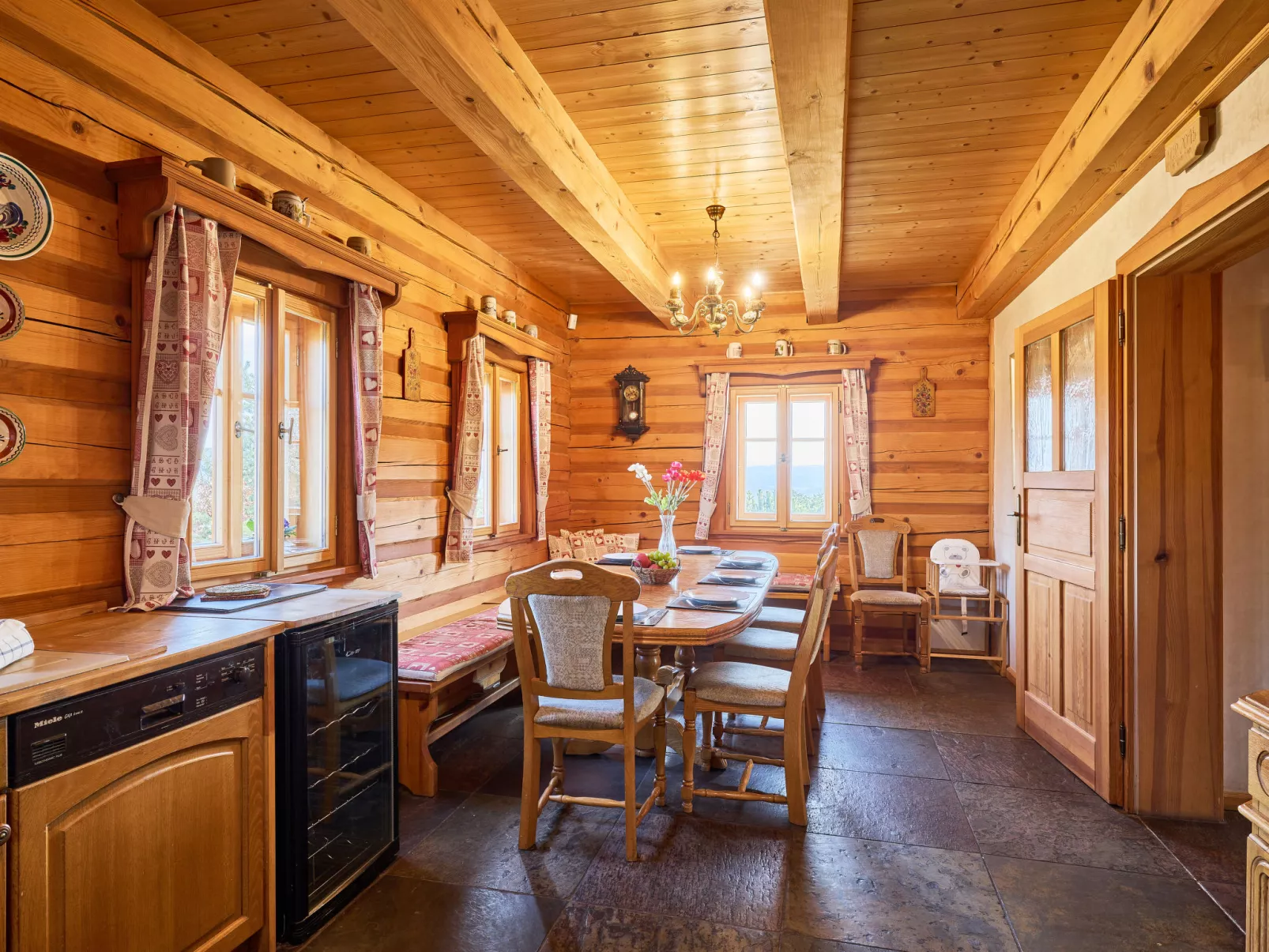 Timber Lodge with Hydromassage - Binnen