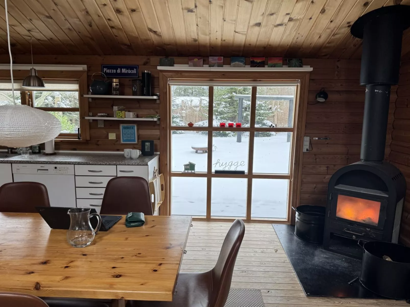 "Tjarko" - 690m to the fjord - Binnen