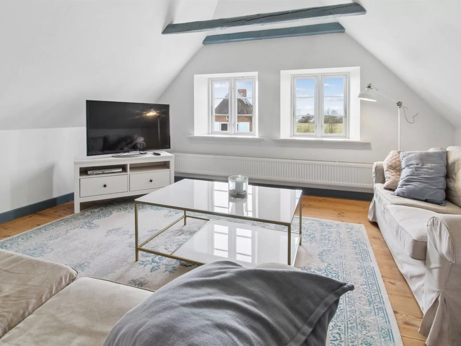 "Myra" - 18km from the sea - Binnen