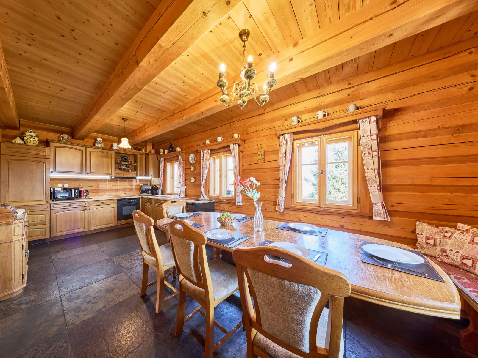 Timber Lodge with Hydromassage - Binnen